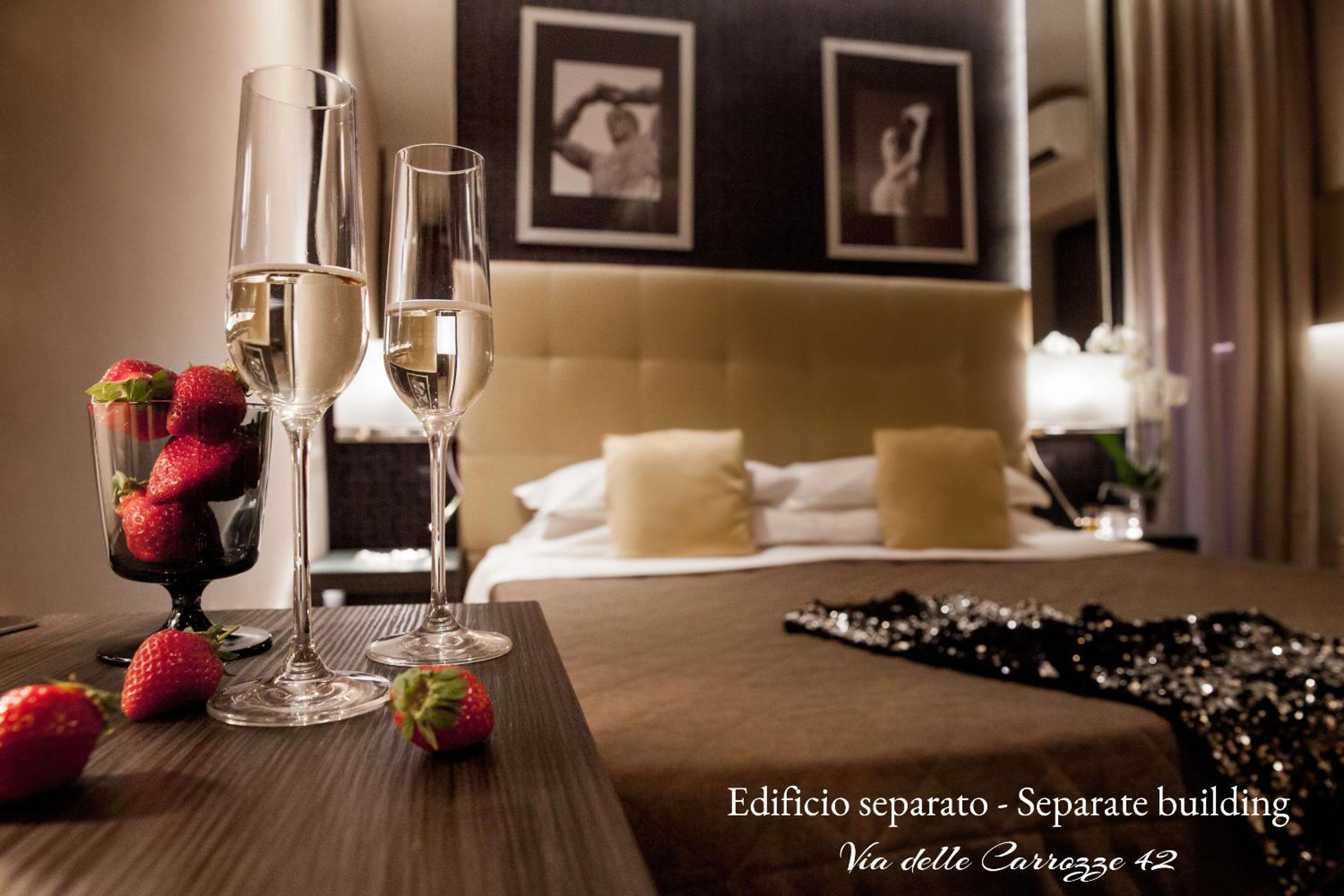 Standard Double Room - Via delle Carrozze 42
