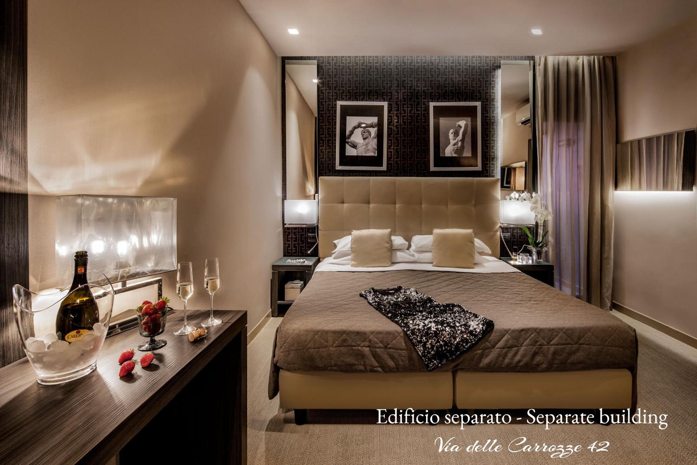 Standard Double Room - Via delle Carrozze 42
