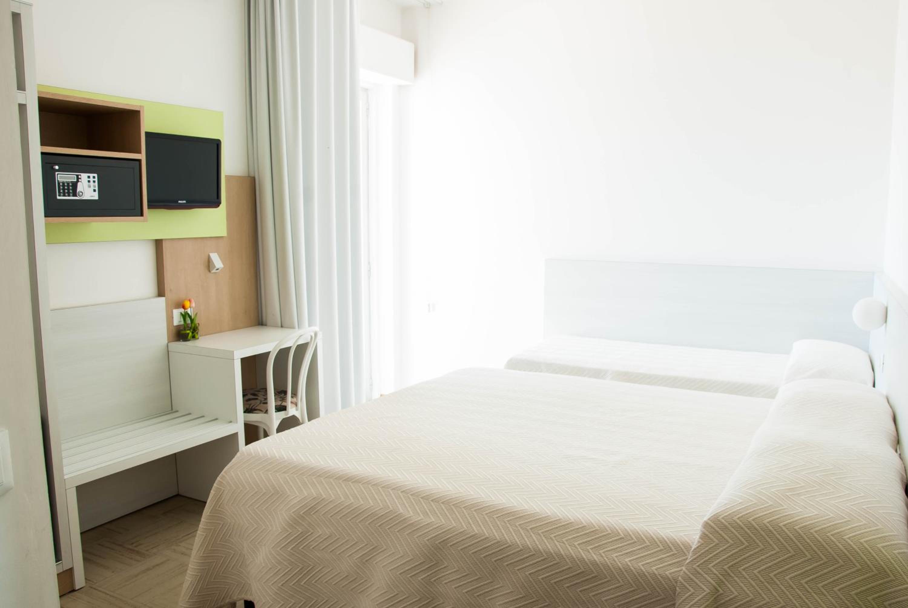 Standard Triple Room with Balcony and Sea View