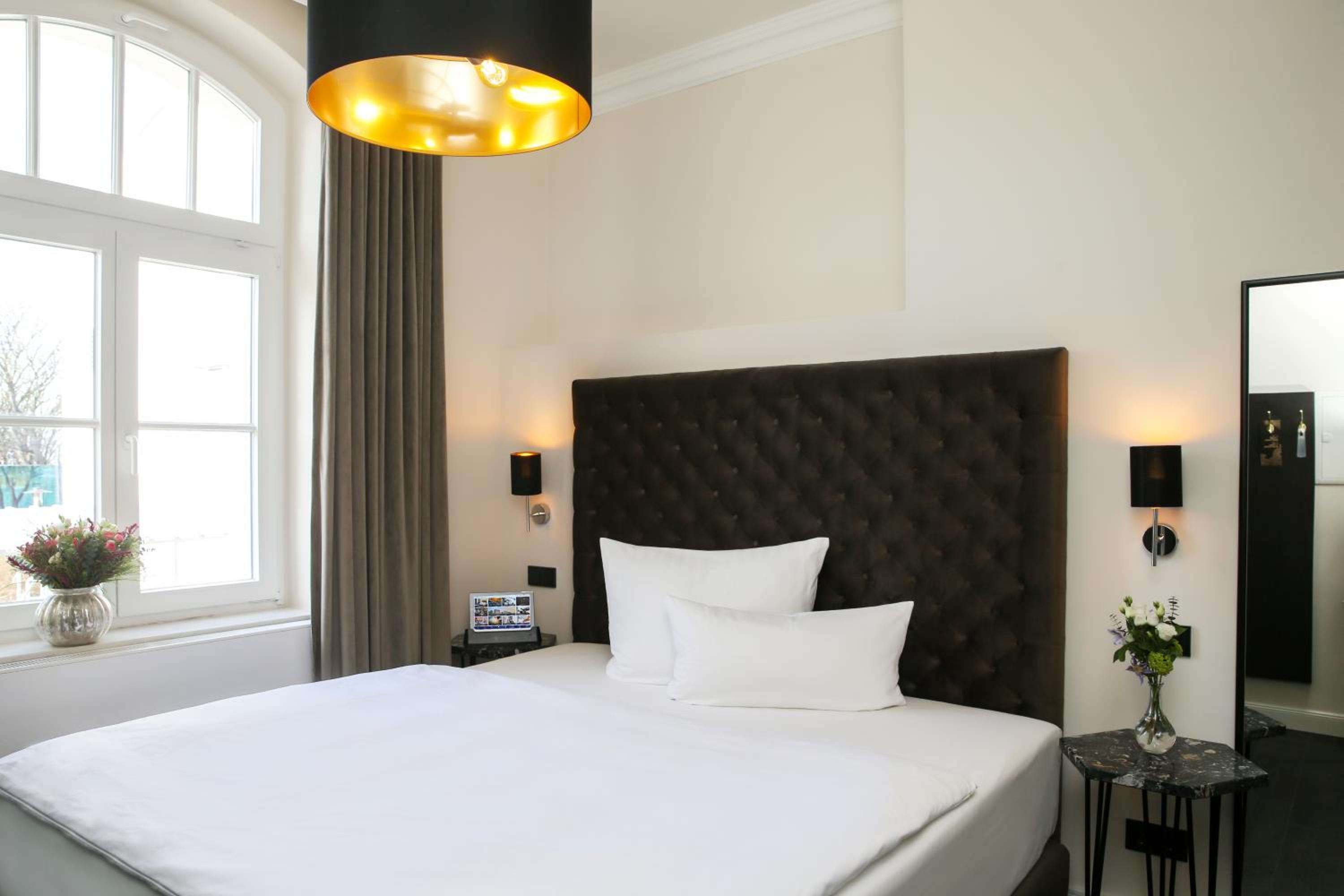 Single Room thumbnail 6