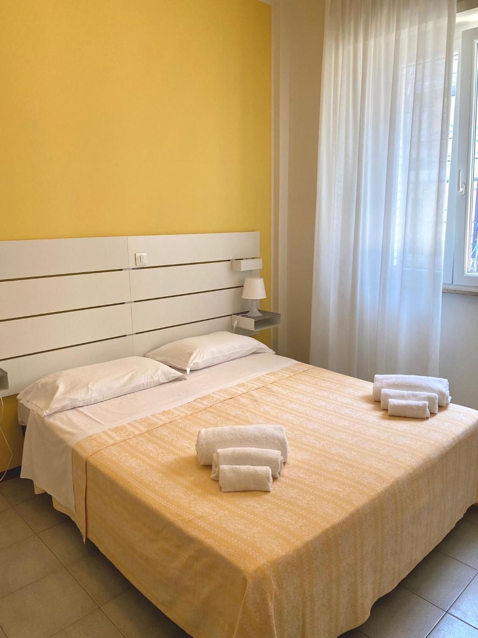 Standard Double or Twin Room - Photo 1