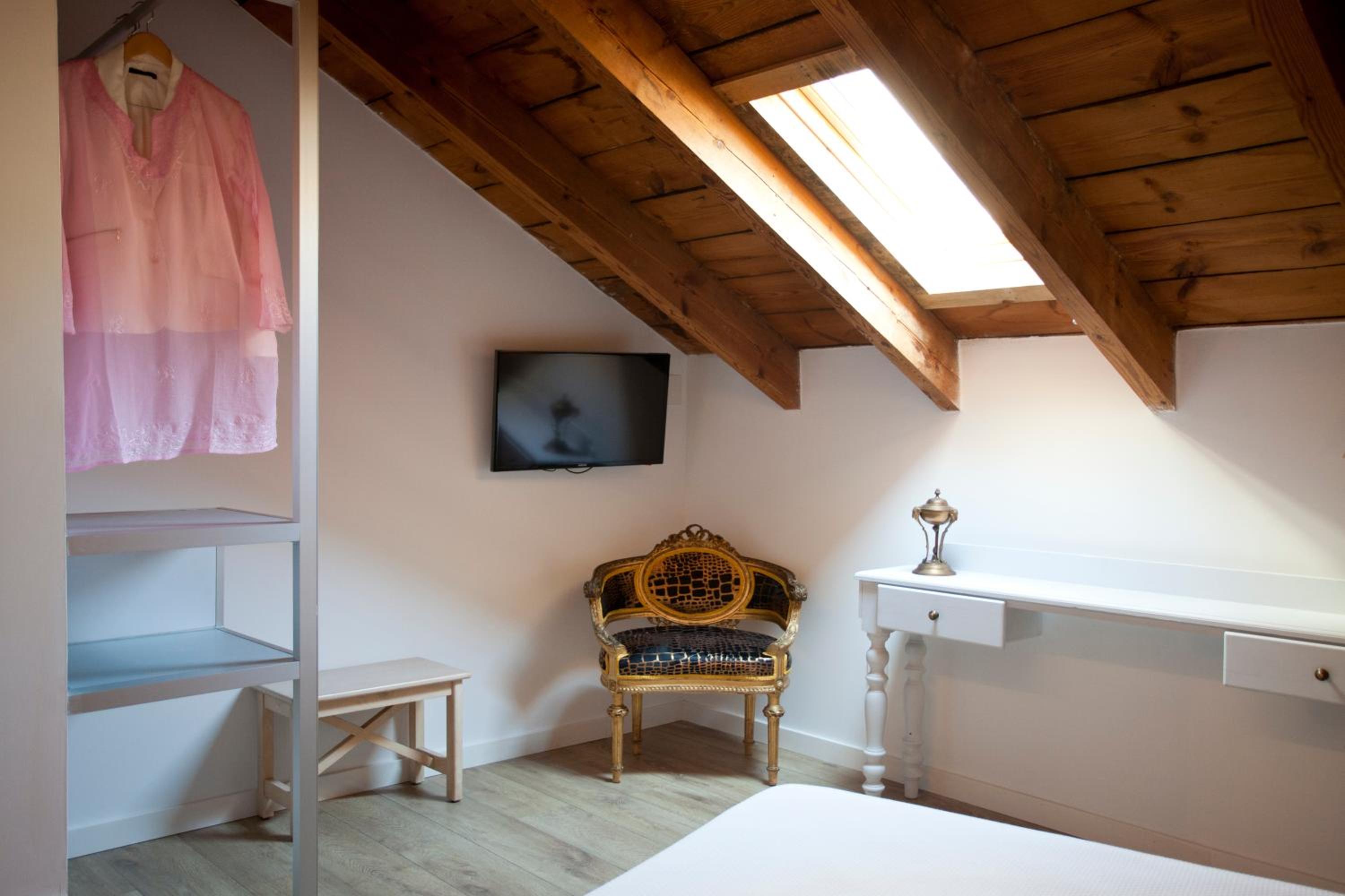 Deluxe Junior Suite photo 3