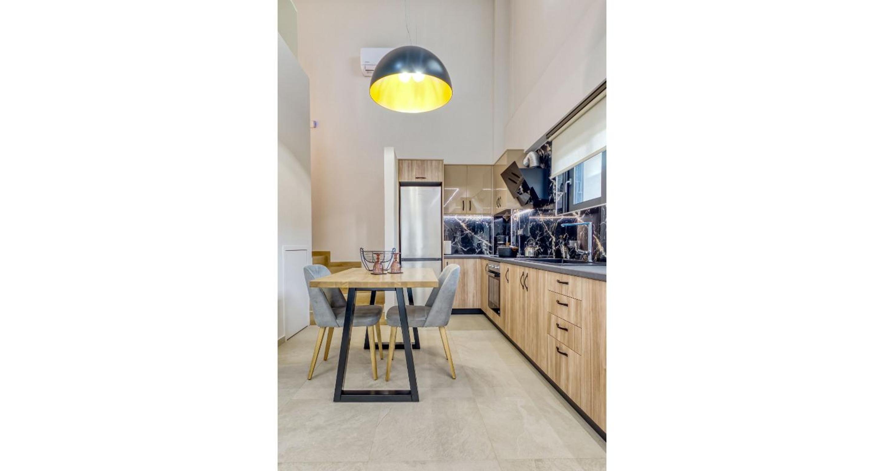 Suite -Split Level - Photo 11