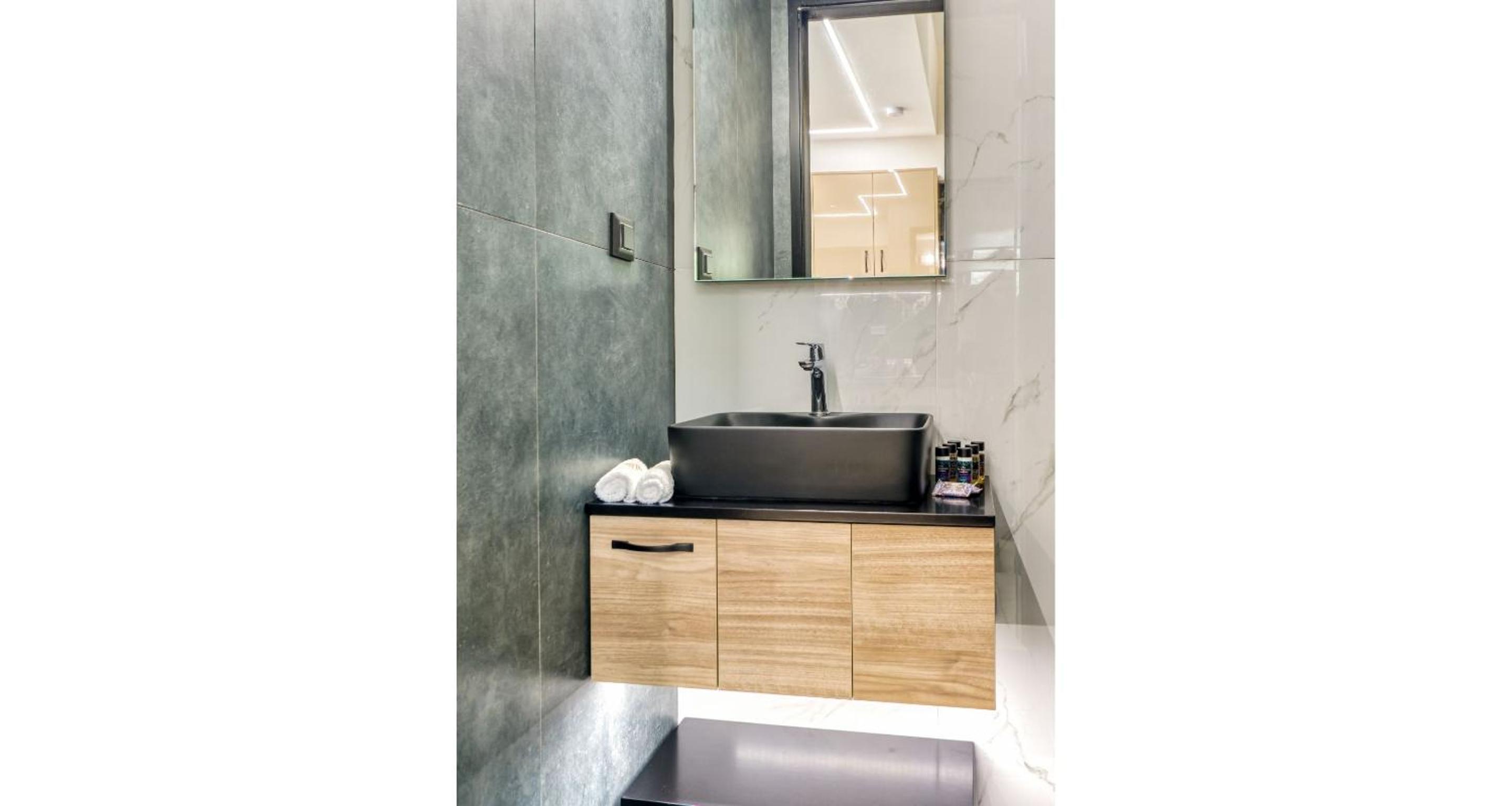 Suite -Split Level - Photo 4