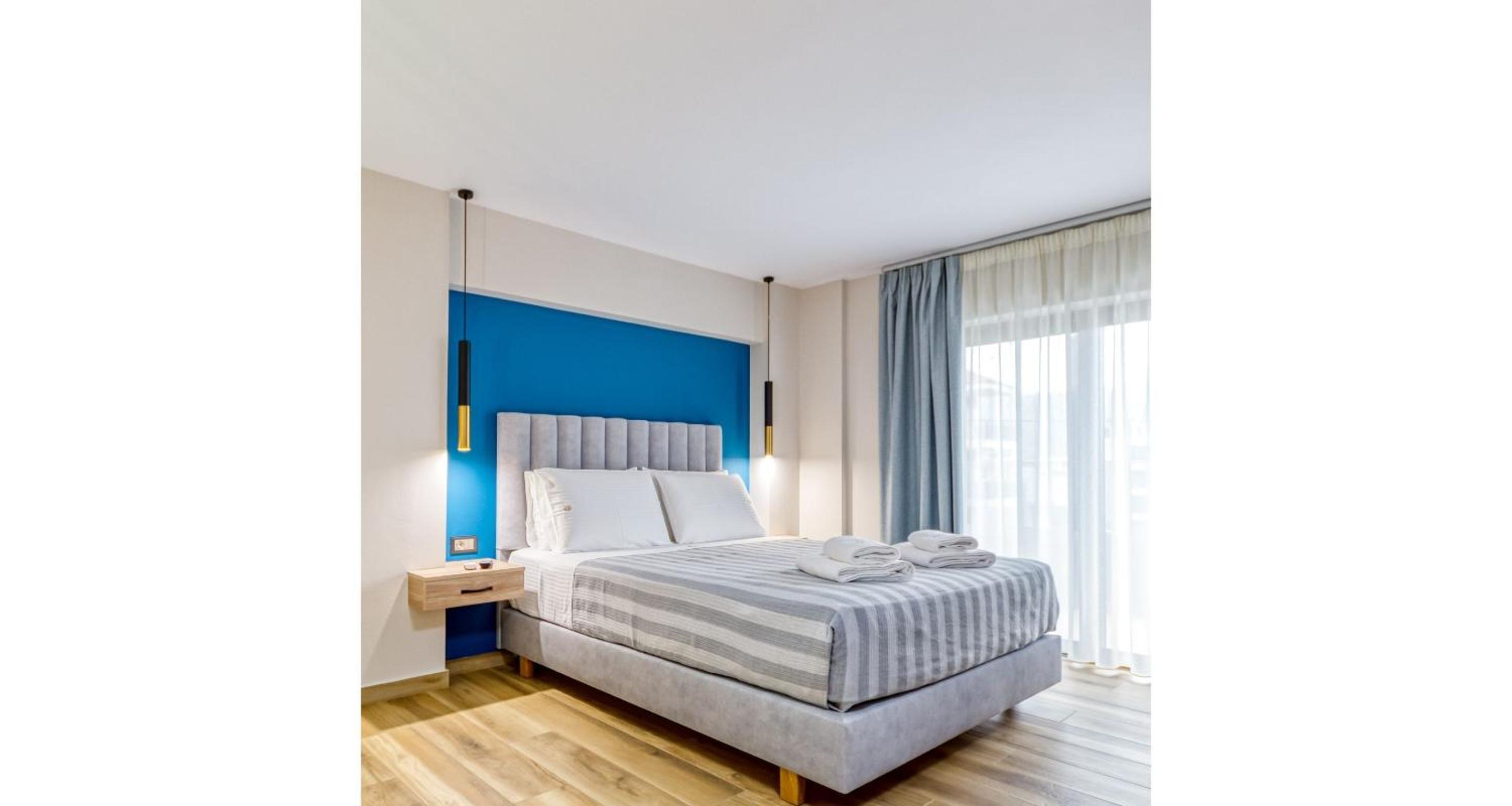 Suite -Split Level - Photo 1