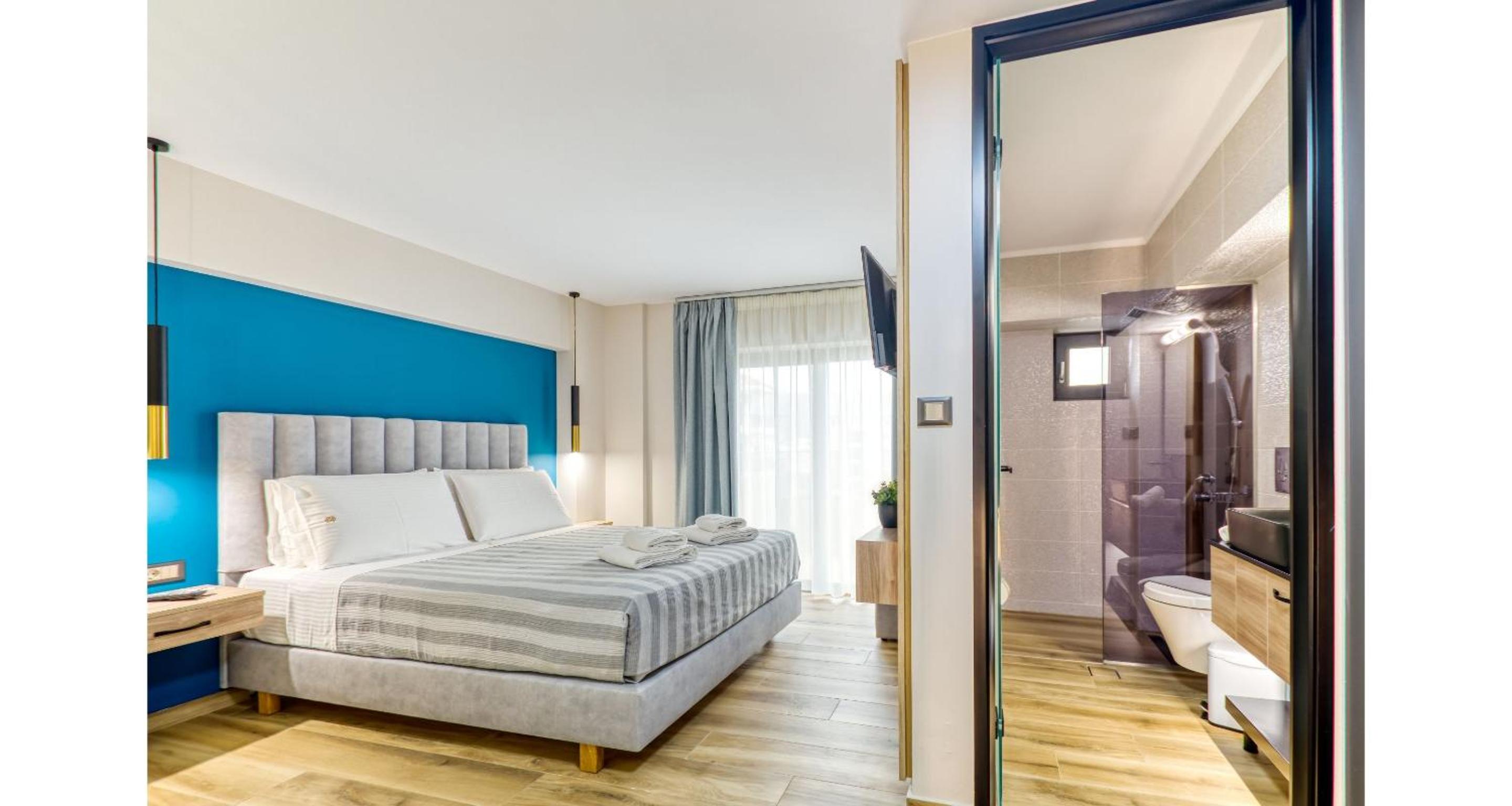 Suite -Split Level - Photo 9