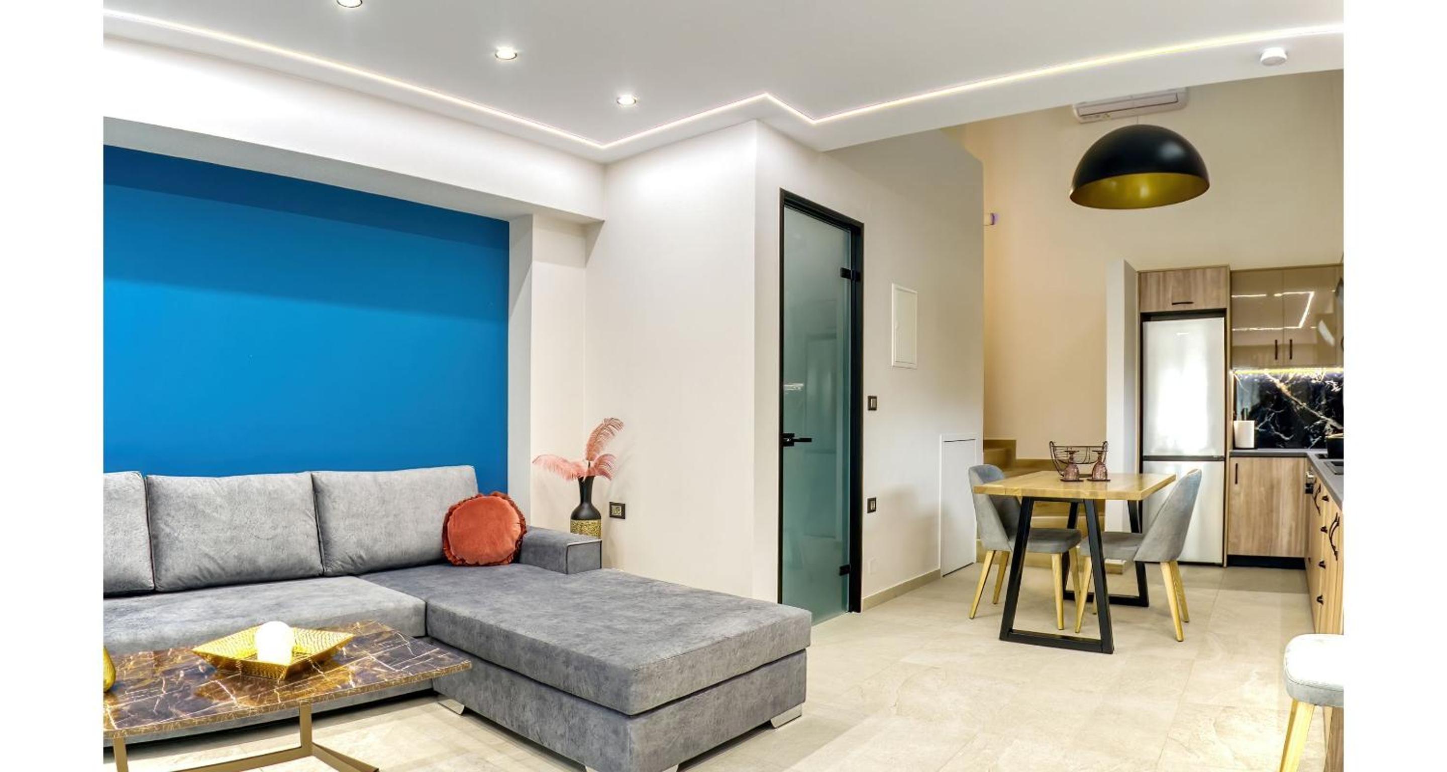 Suite -Split Level - Photo 3