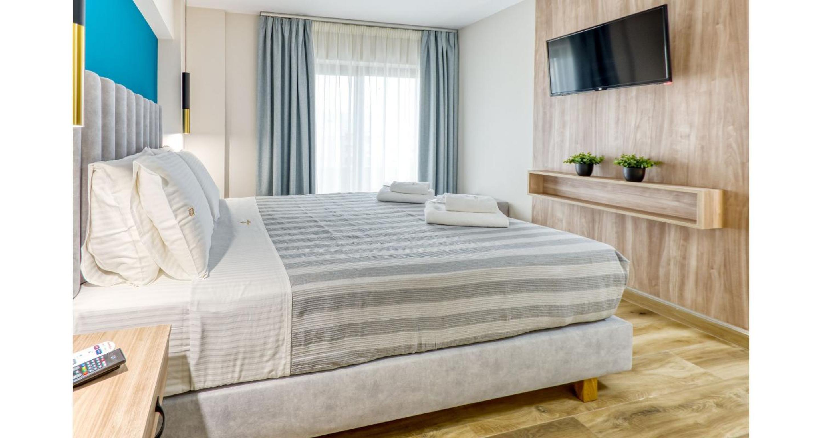 Suite -Split Level - Photo 7