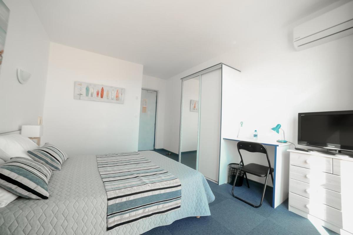 Double Room with Terrace - Photo 3