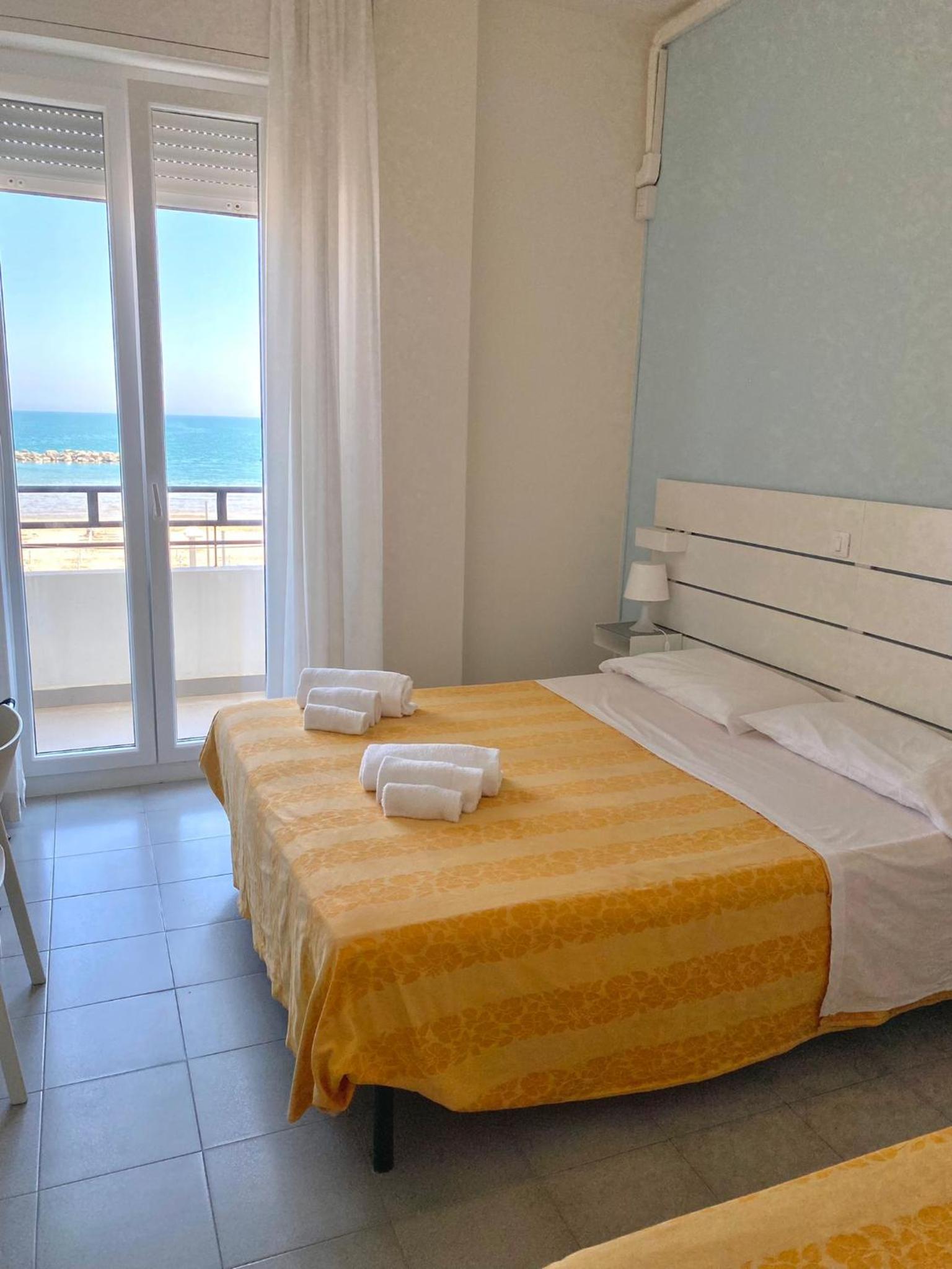 Triple Room with Sea View - Photo 2