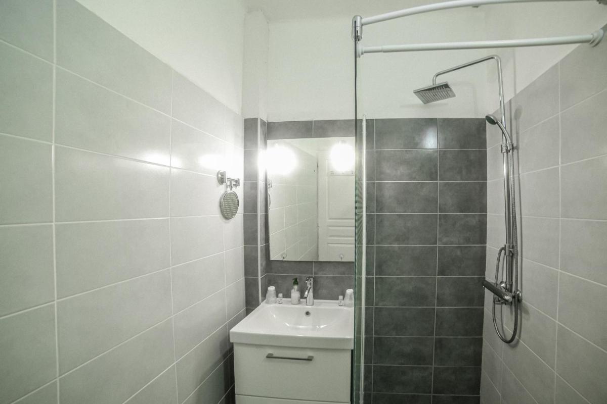 Double Room - Photo 9