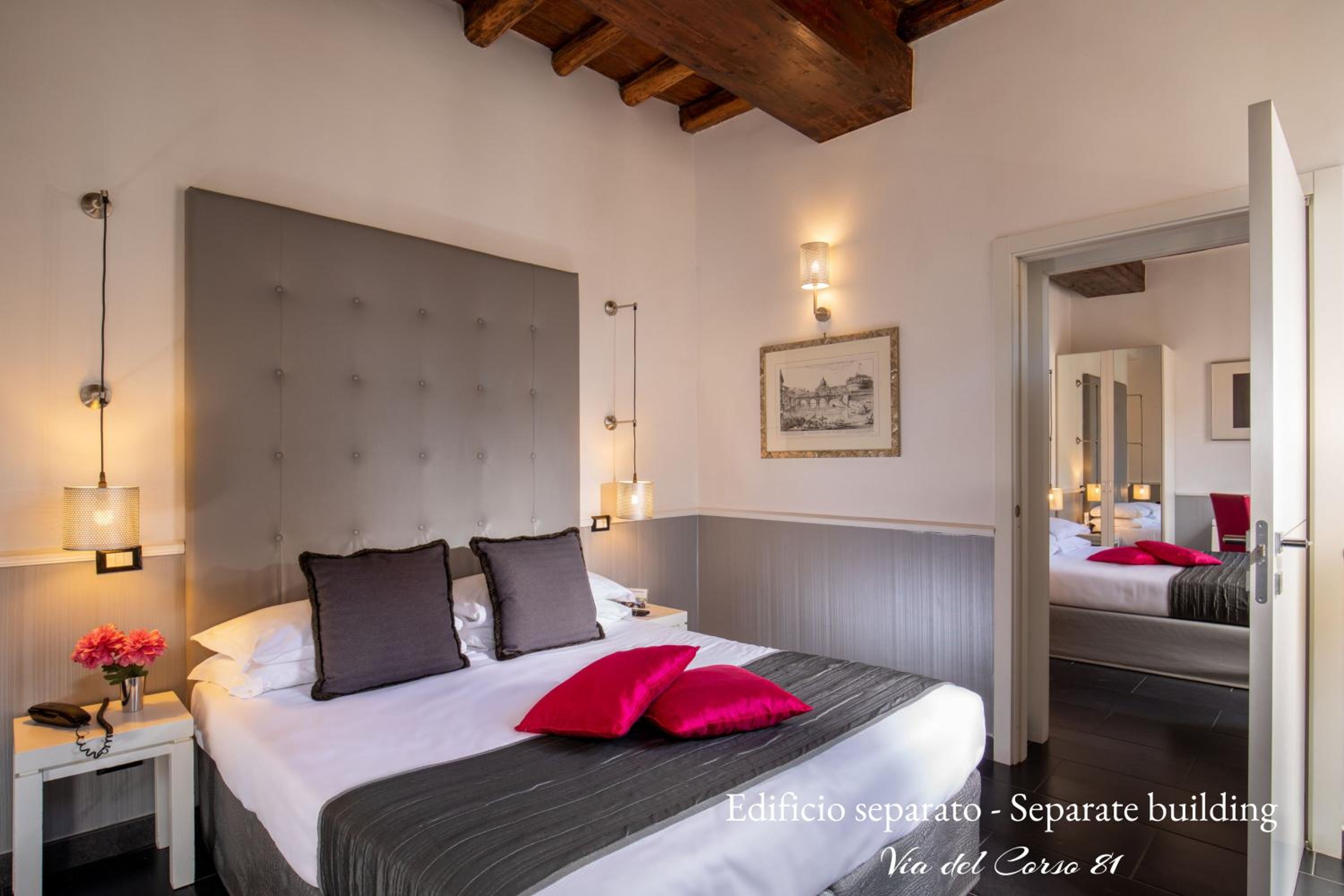 Two Connecting Double Rooms - Via del Corso 81