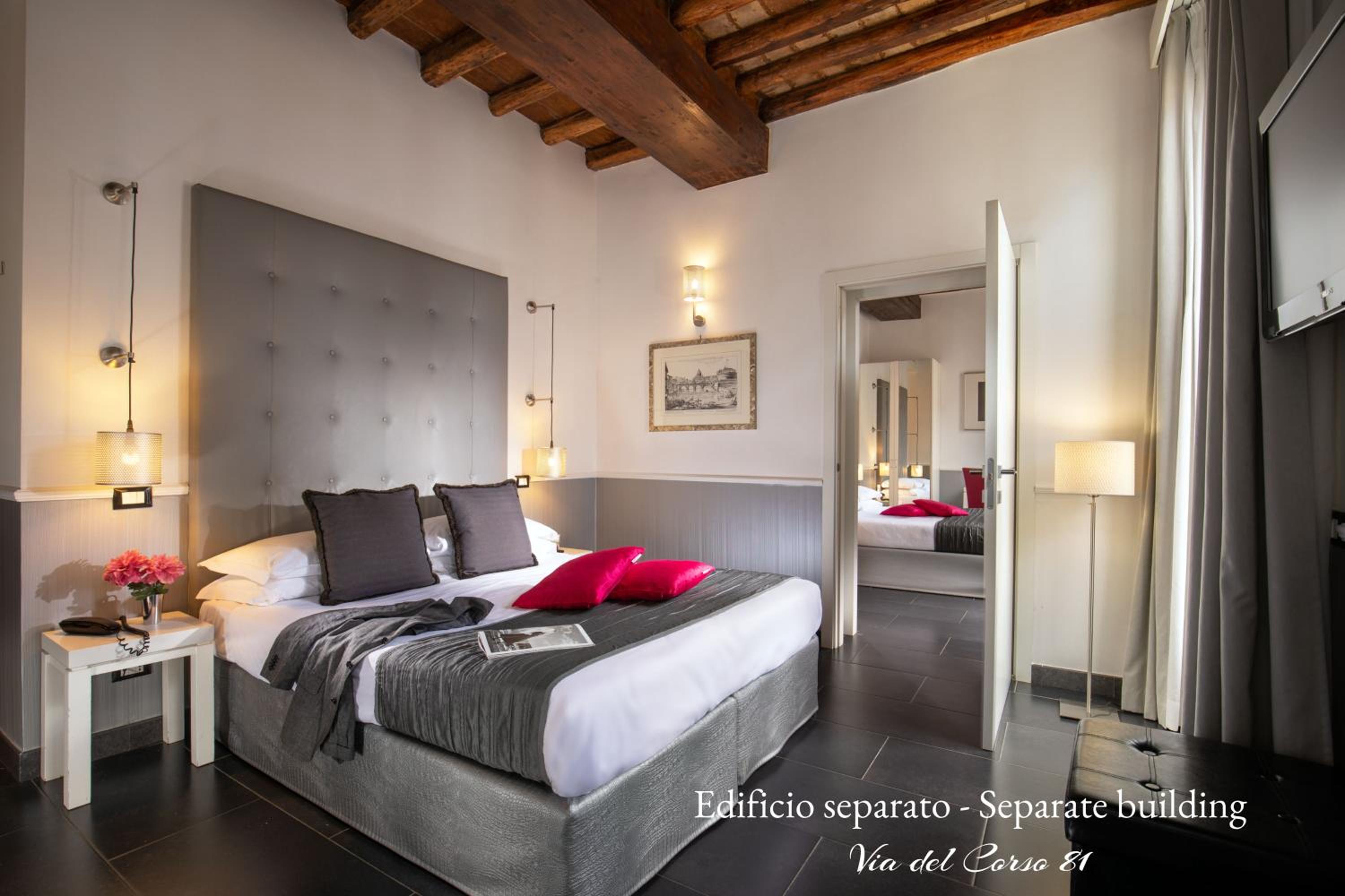 Two Connecting Double Rooms - Via del Corso 81