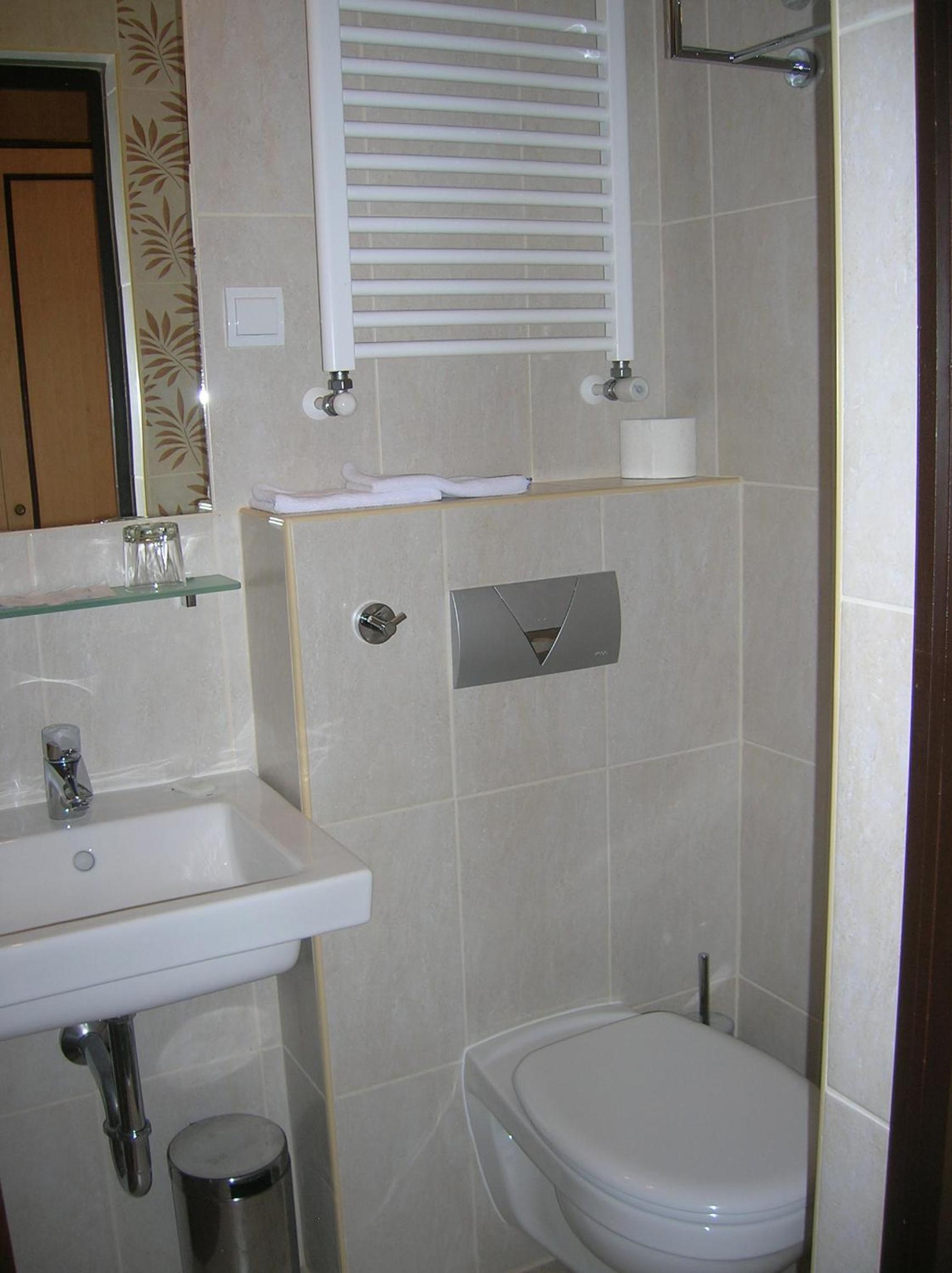 Economy Twin Room - Photo 2