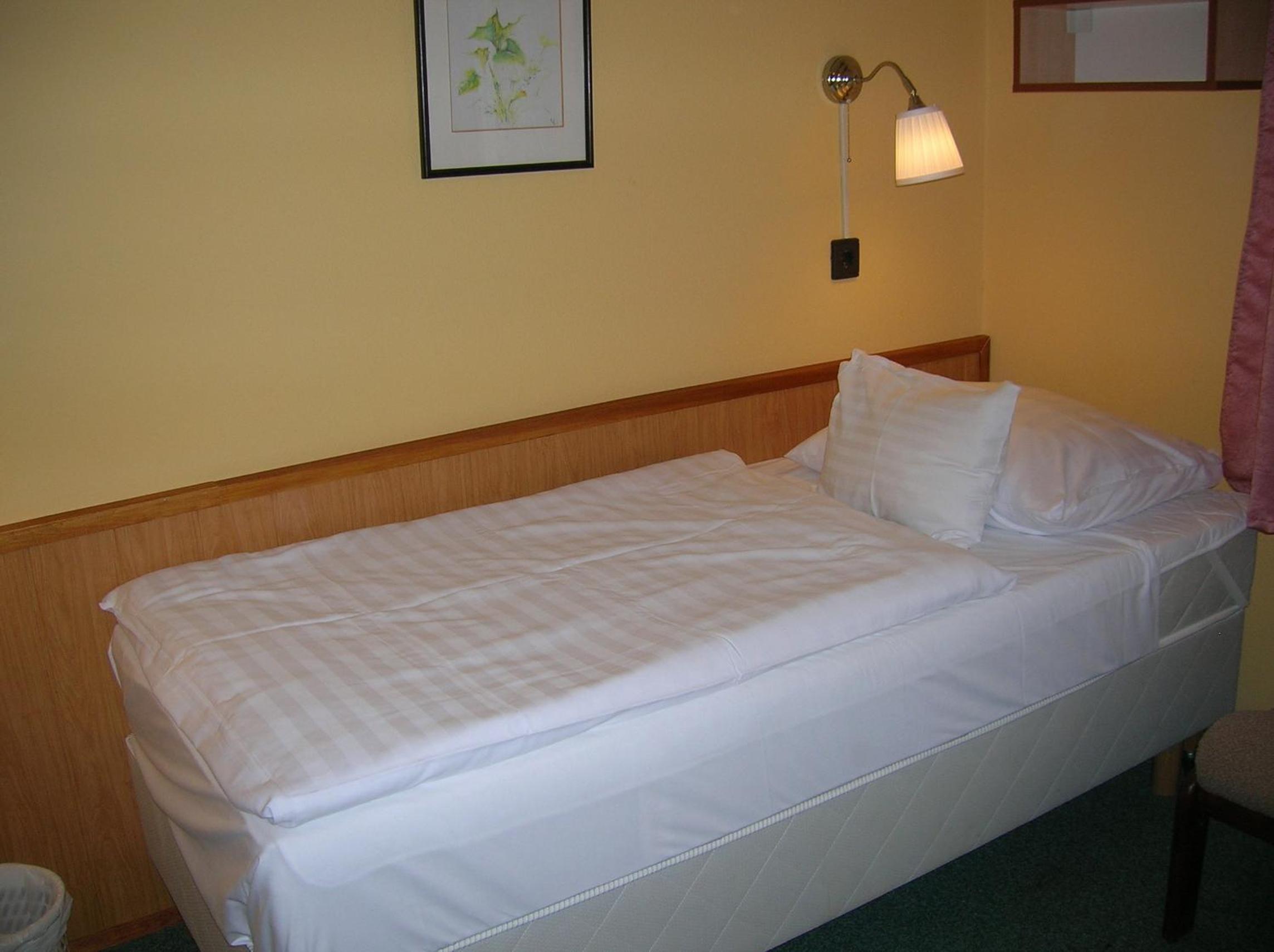 Economy Twin Room - Photo 1