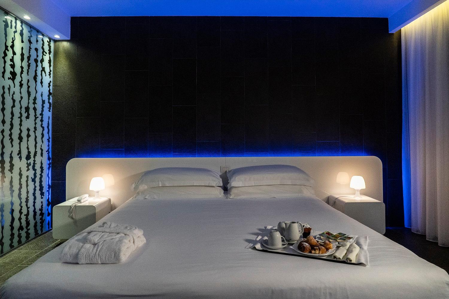 Double or Twin Room with Balcony - Photo 1