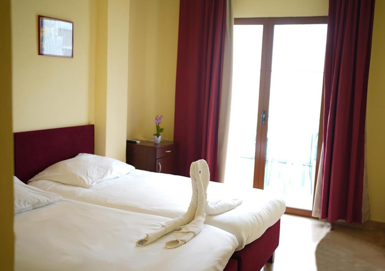 Twin Room with Balcony - Photo 7