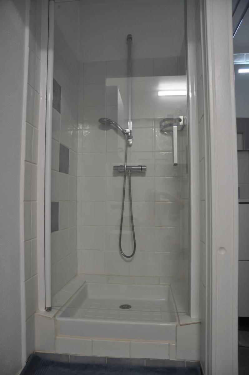 Double Room with Private Bathroom and Toilet photo 3