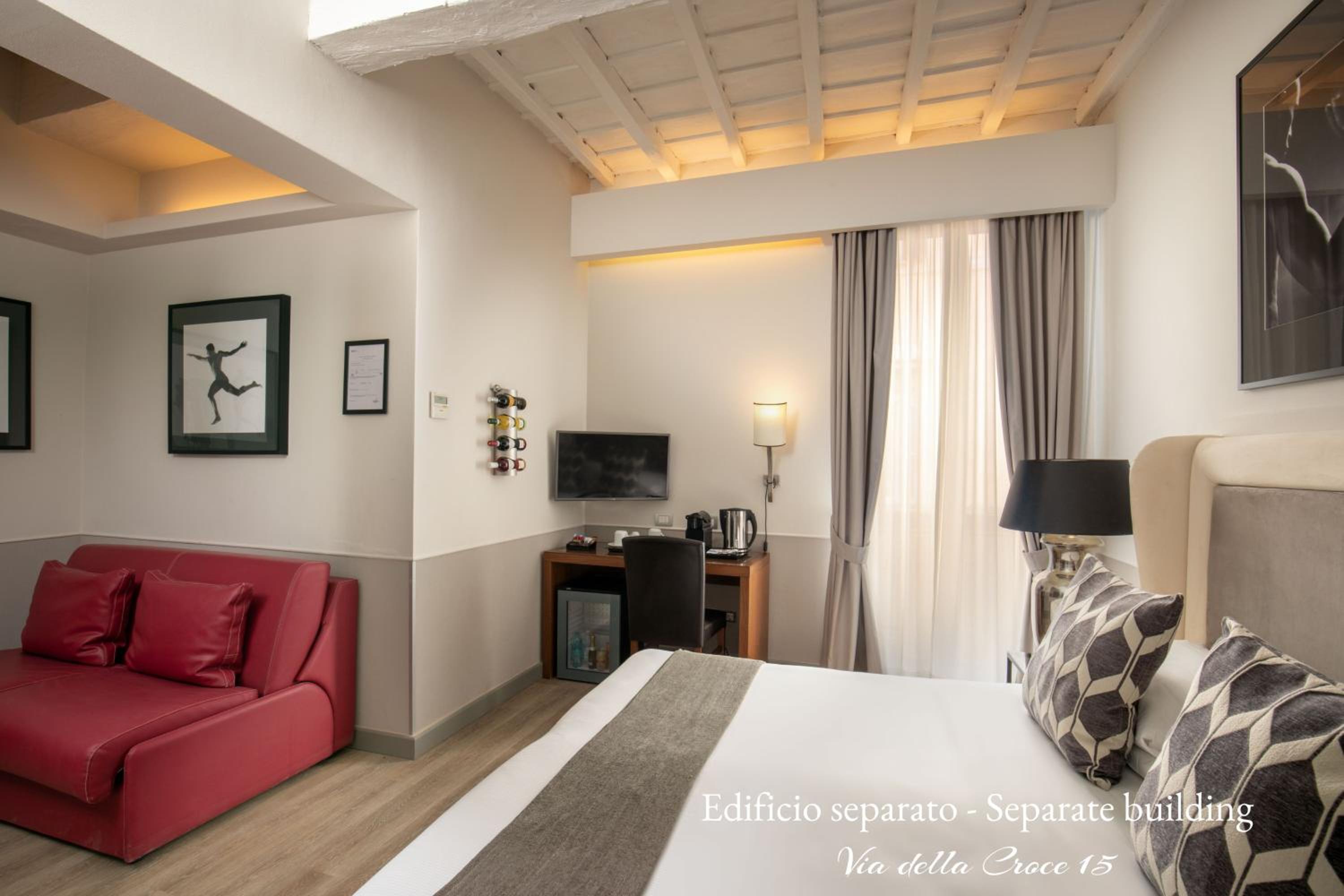 Superior Double Room - Via della Croce 15