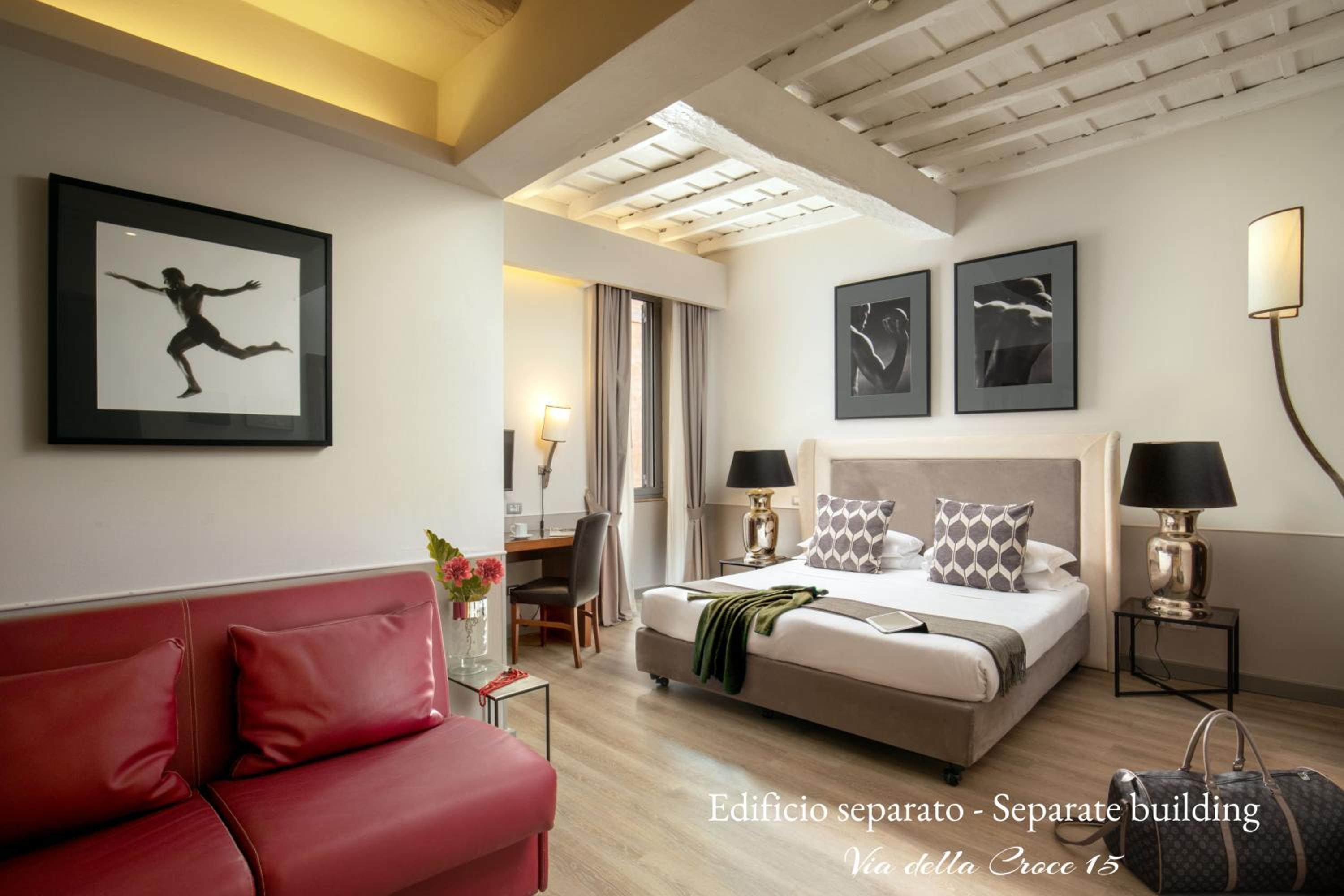 Superior Double Room - Via della Croce 15