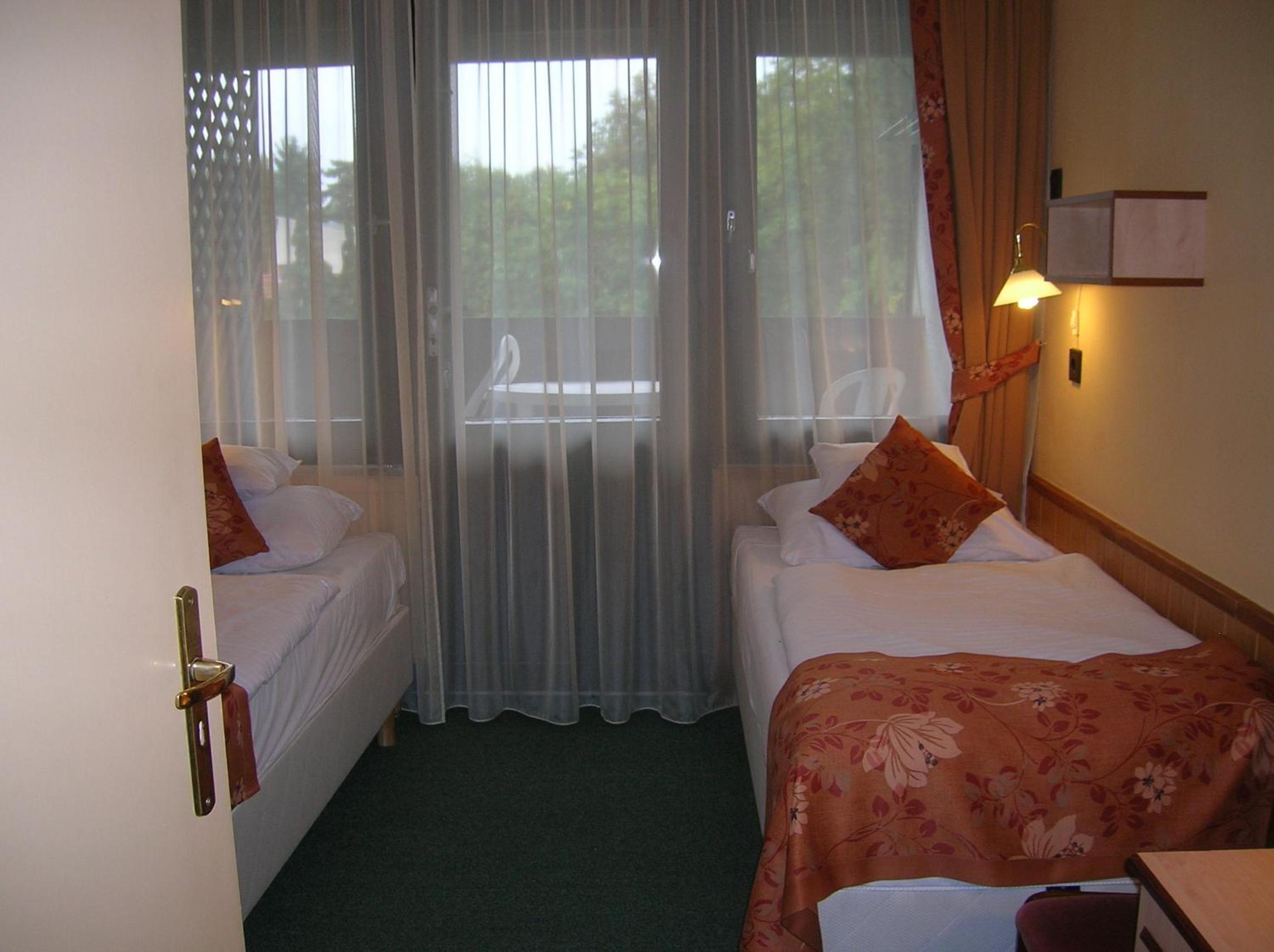 Twin Room with Balcony - Photo 1