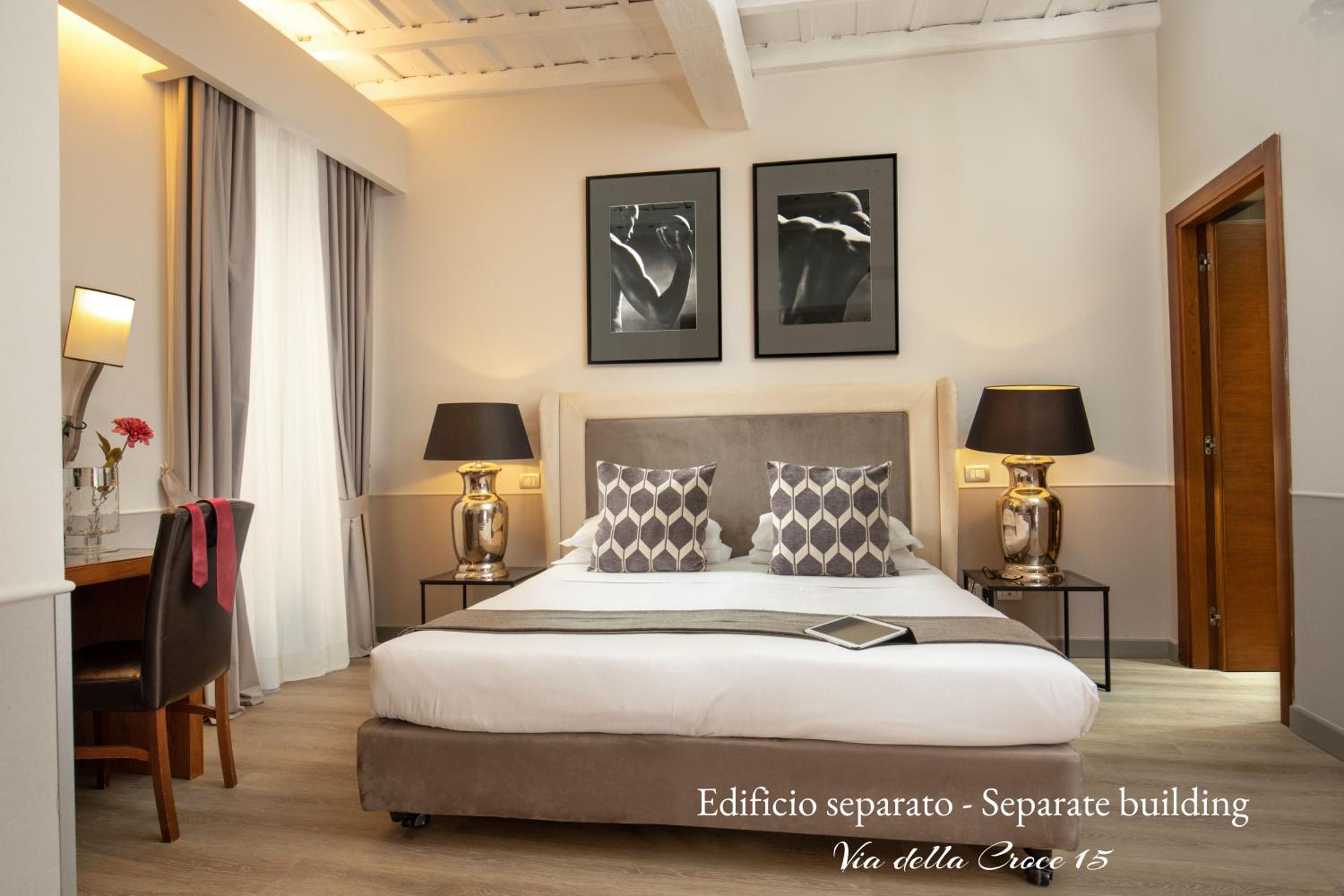 Superior Double Room - Via della Croce 15 thumbnail 5