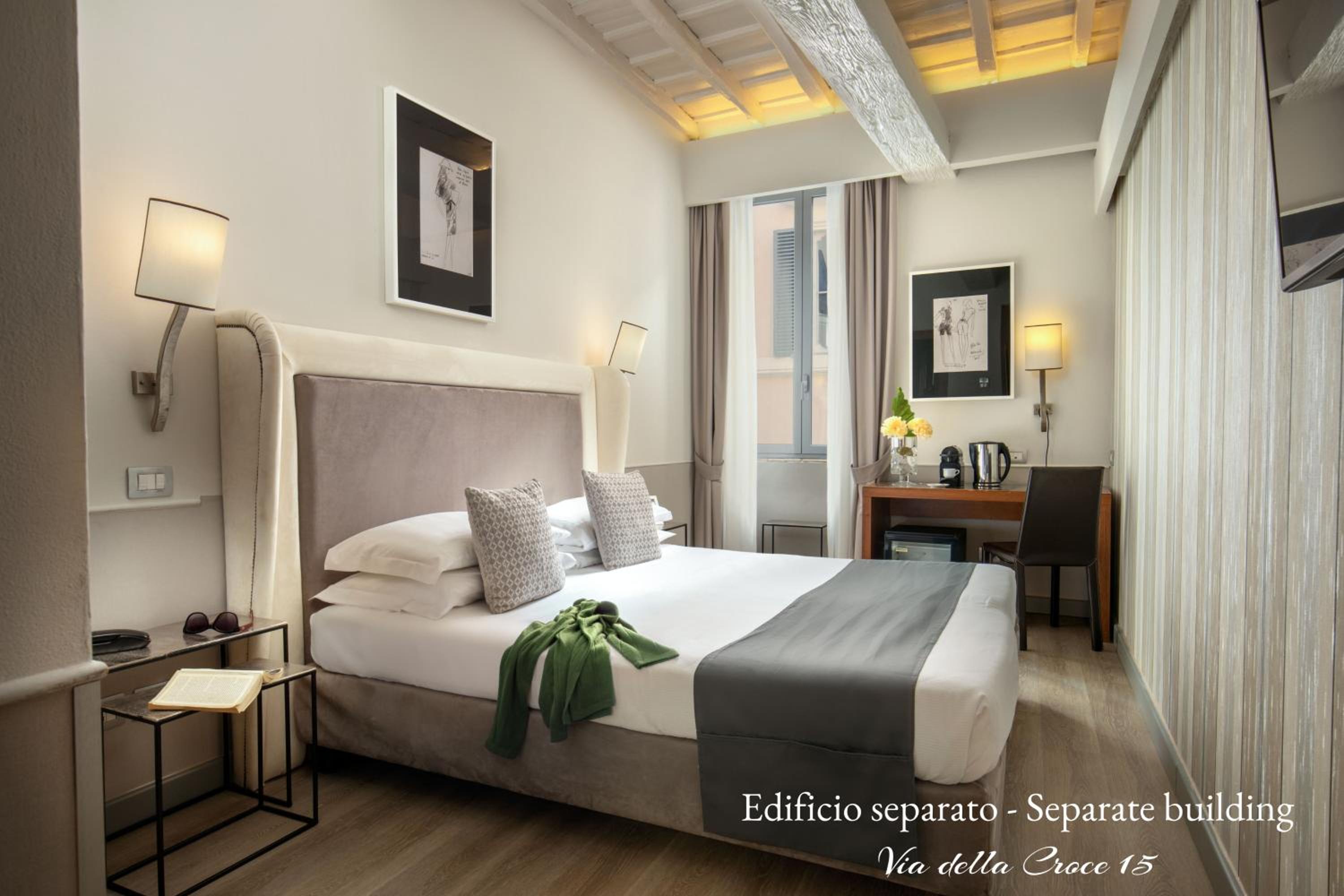 Two Connecting Rooms - Via della Croce 15