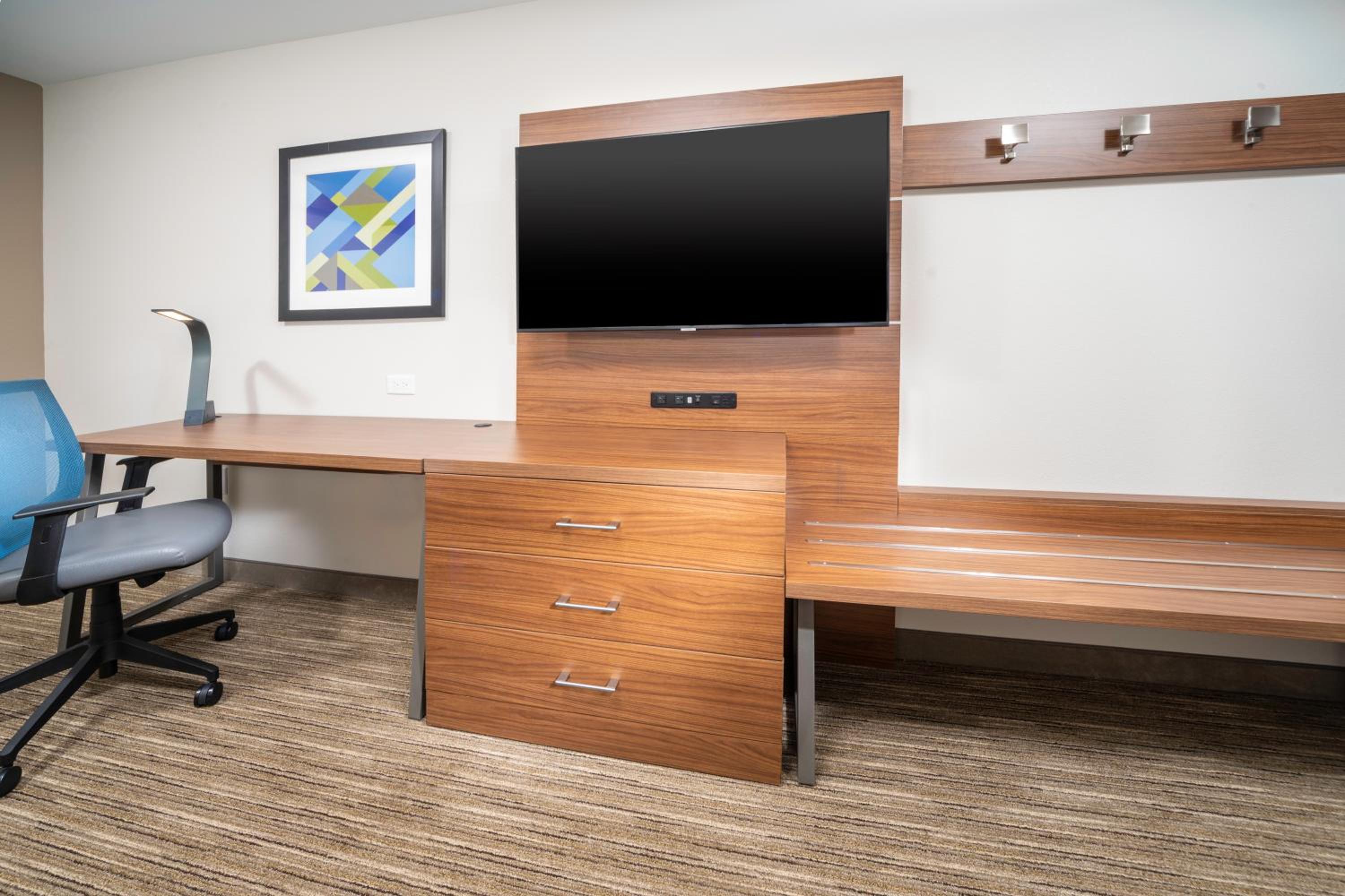 Standard King Room - Photo 5