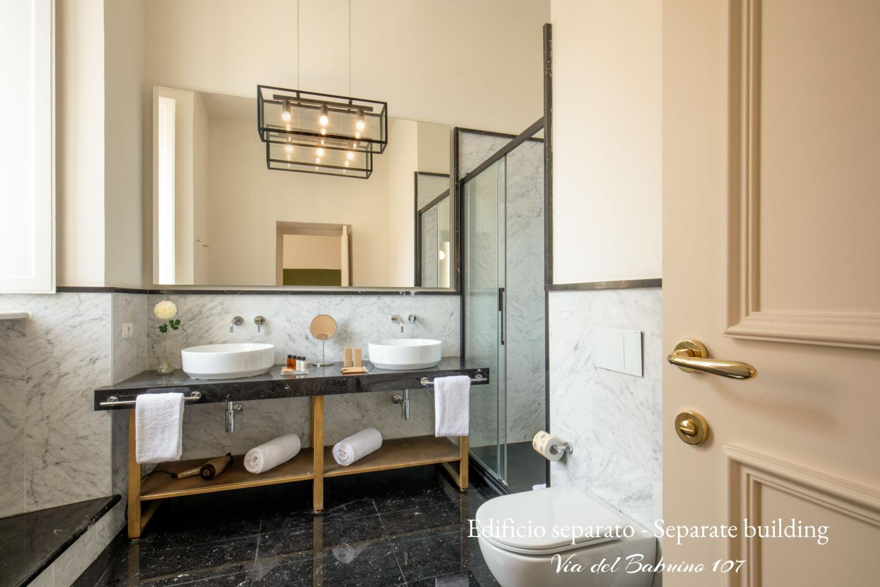 Superior King Room - Via del Babuino 107 thumbnail 6
