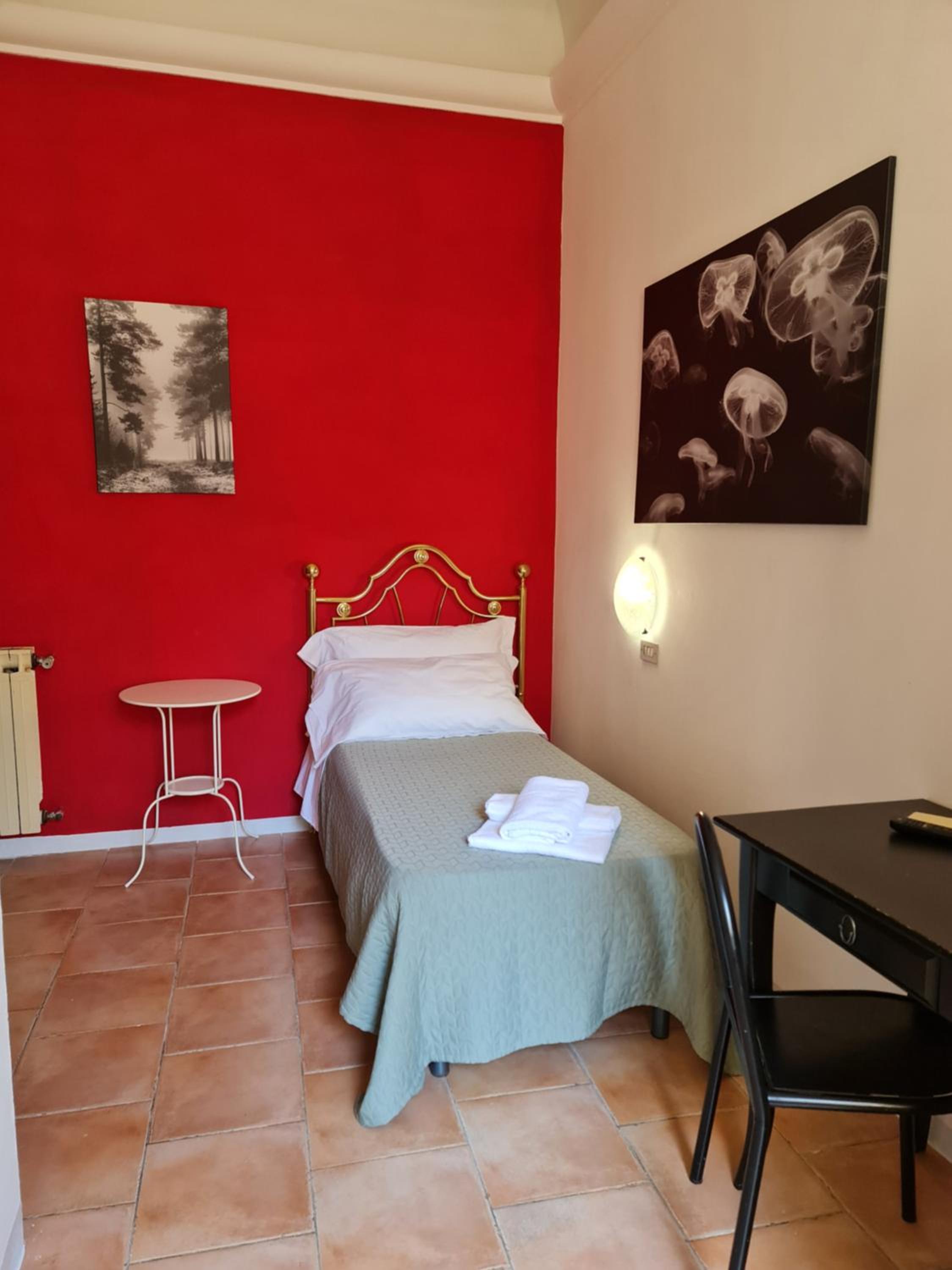 Single Room with Private Bathroom photo 1