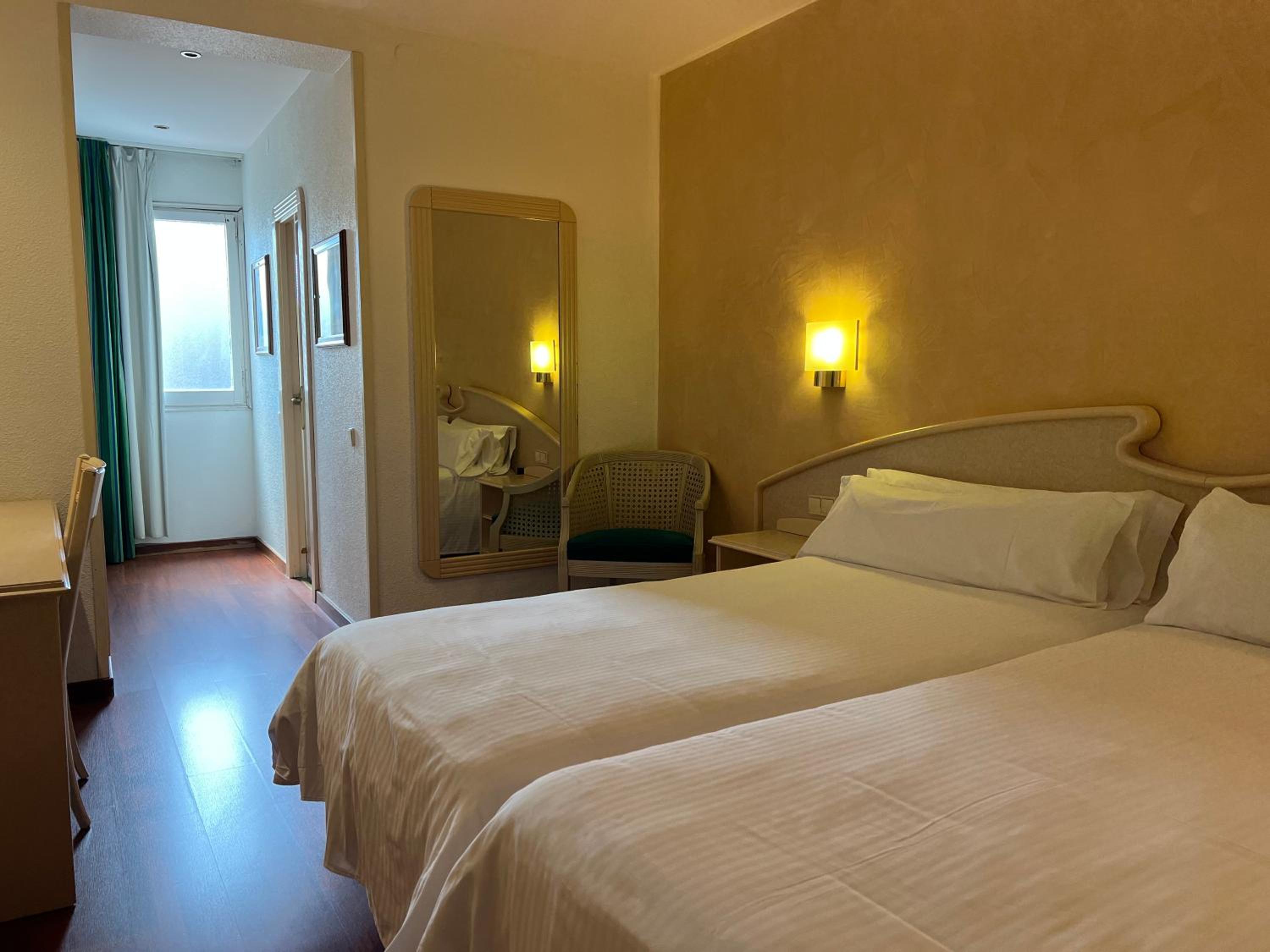 Economy Twin Room photo 3