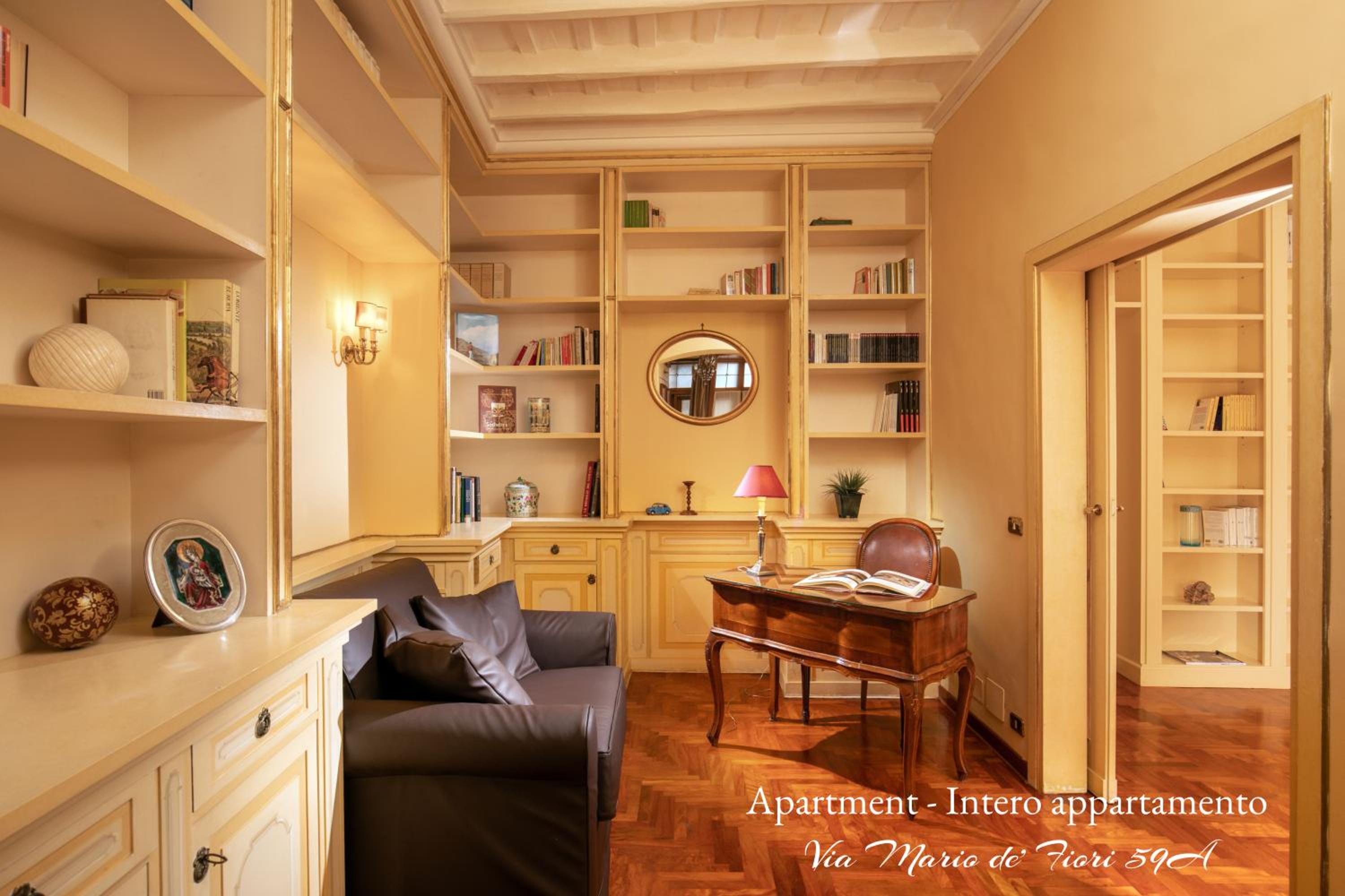 Deluxe Apartment - Via Mario de Fiori 59 A thumbnail 5