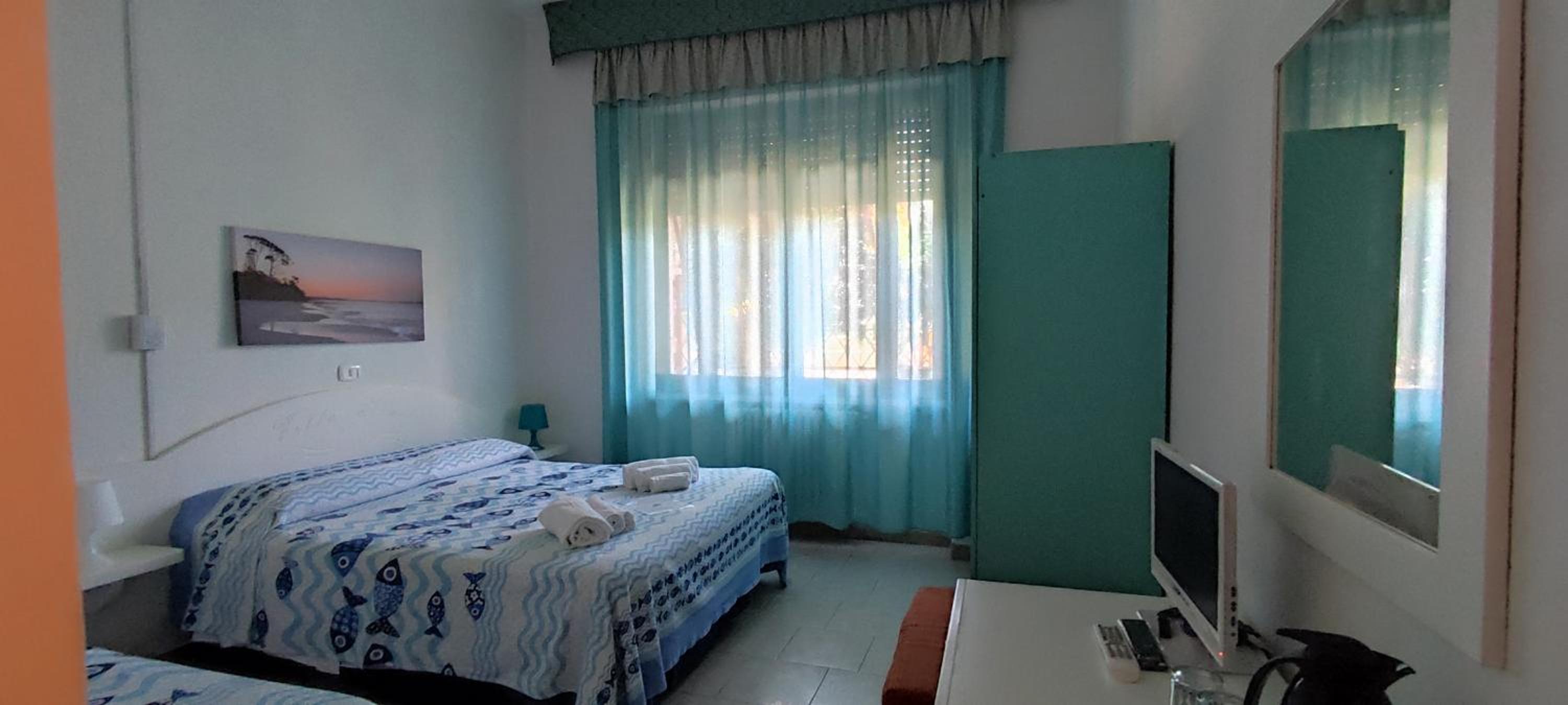 Economy Triple Room photo 1