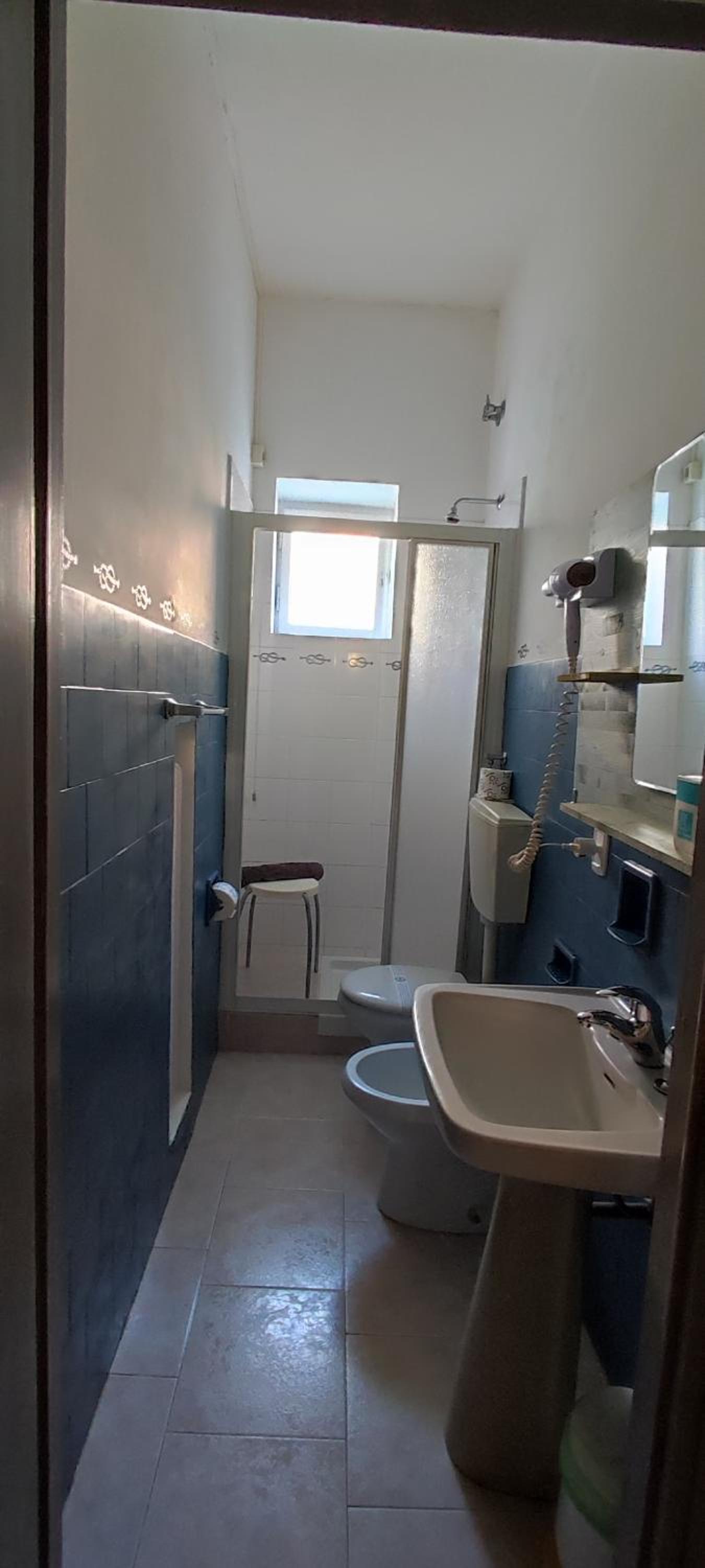 Economy Triple Room photo 2