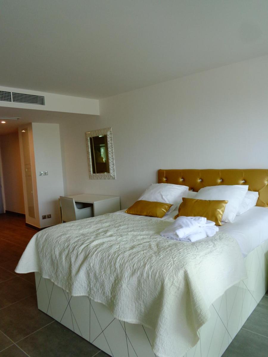 Suite with Hot Tub