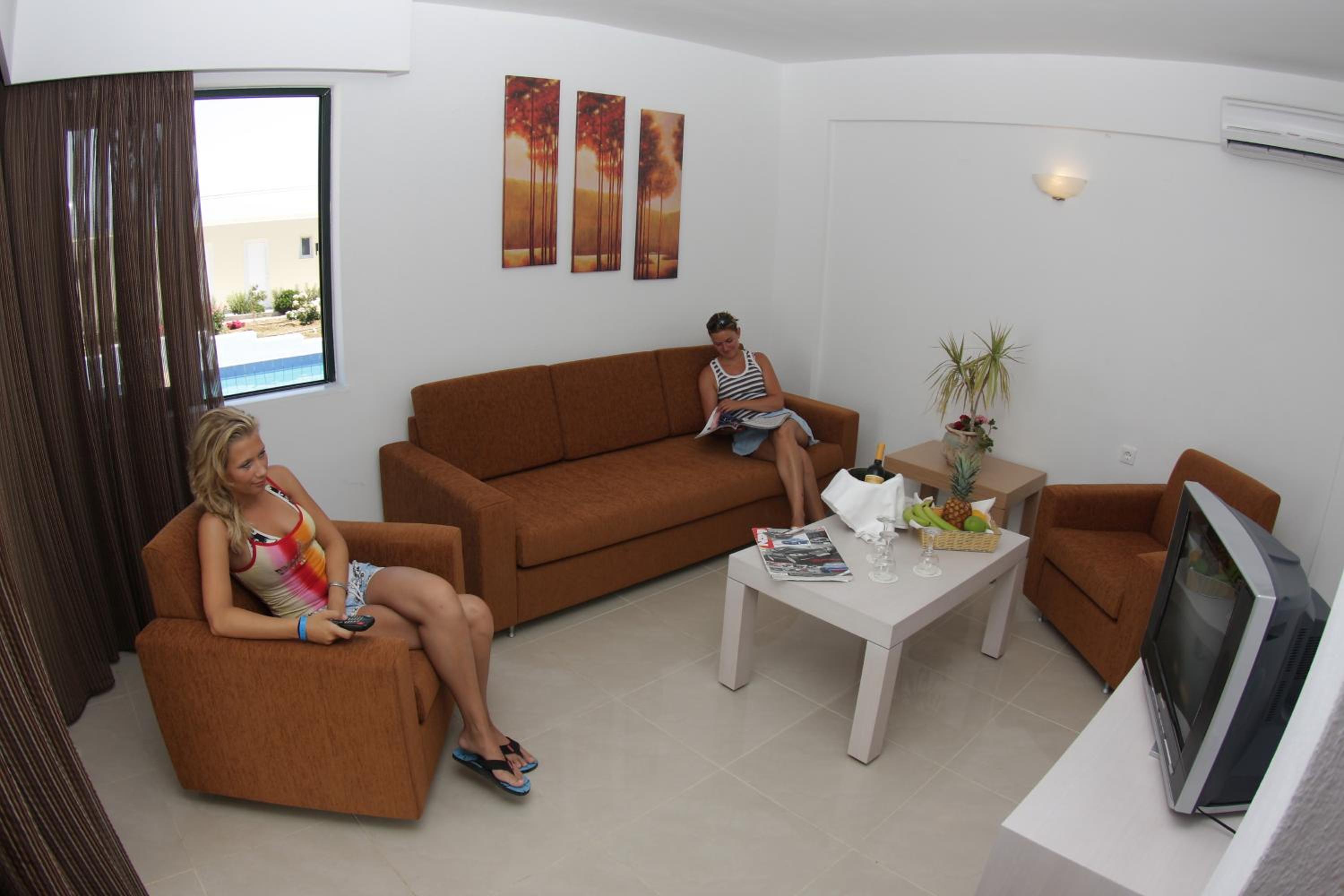 Villa with Private Pool - Photo 8