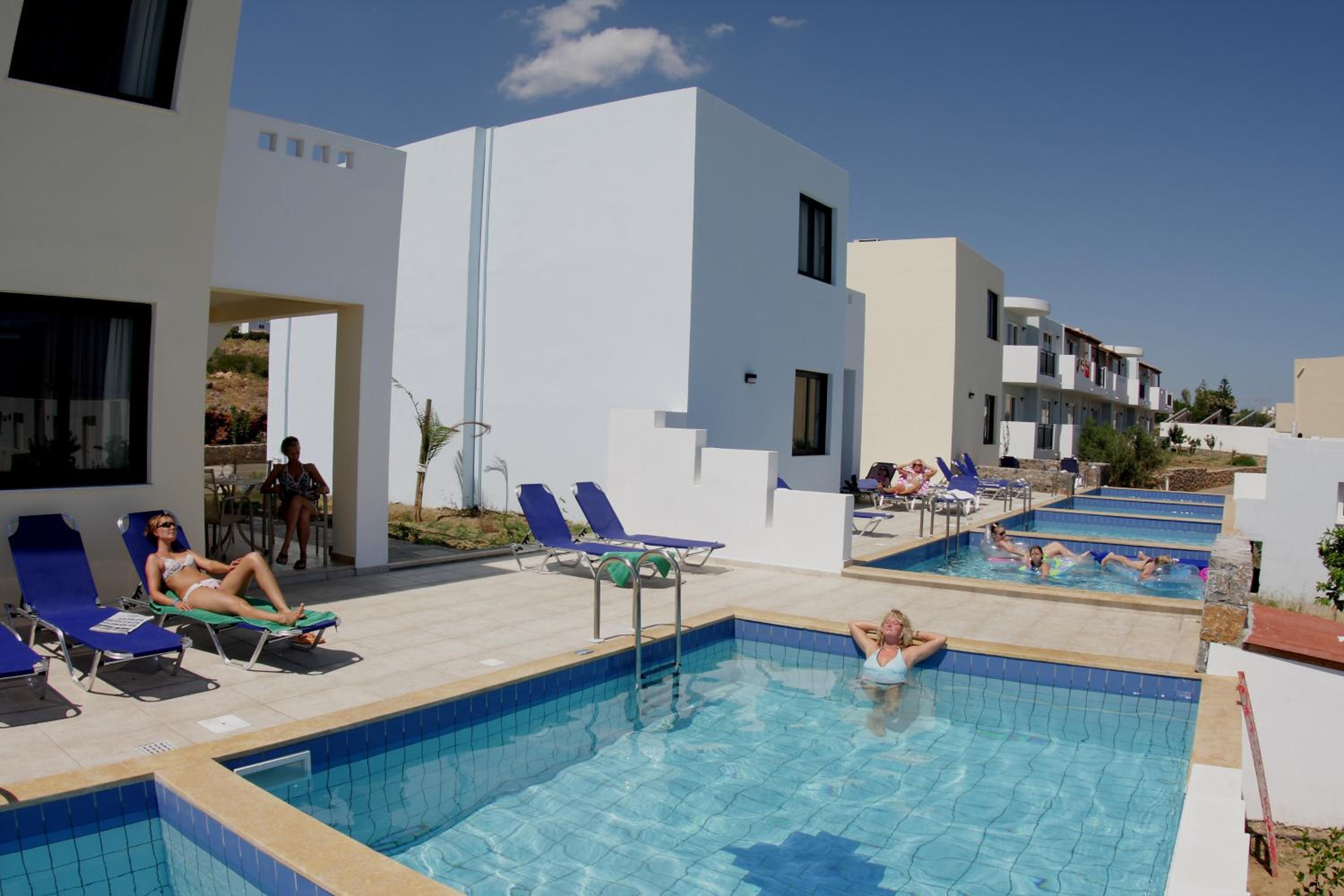Villa with Private Pool - Photo 4