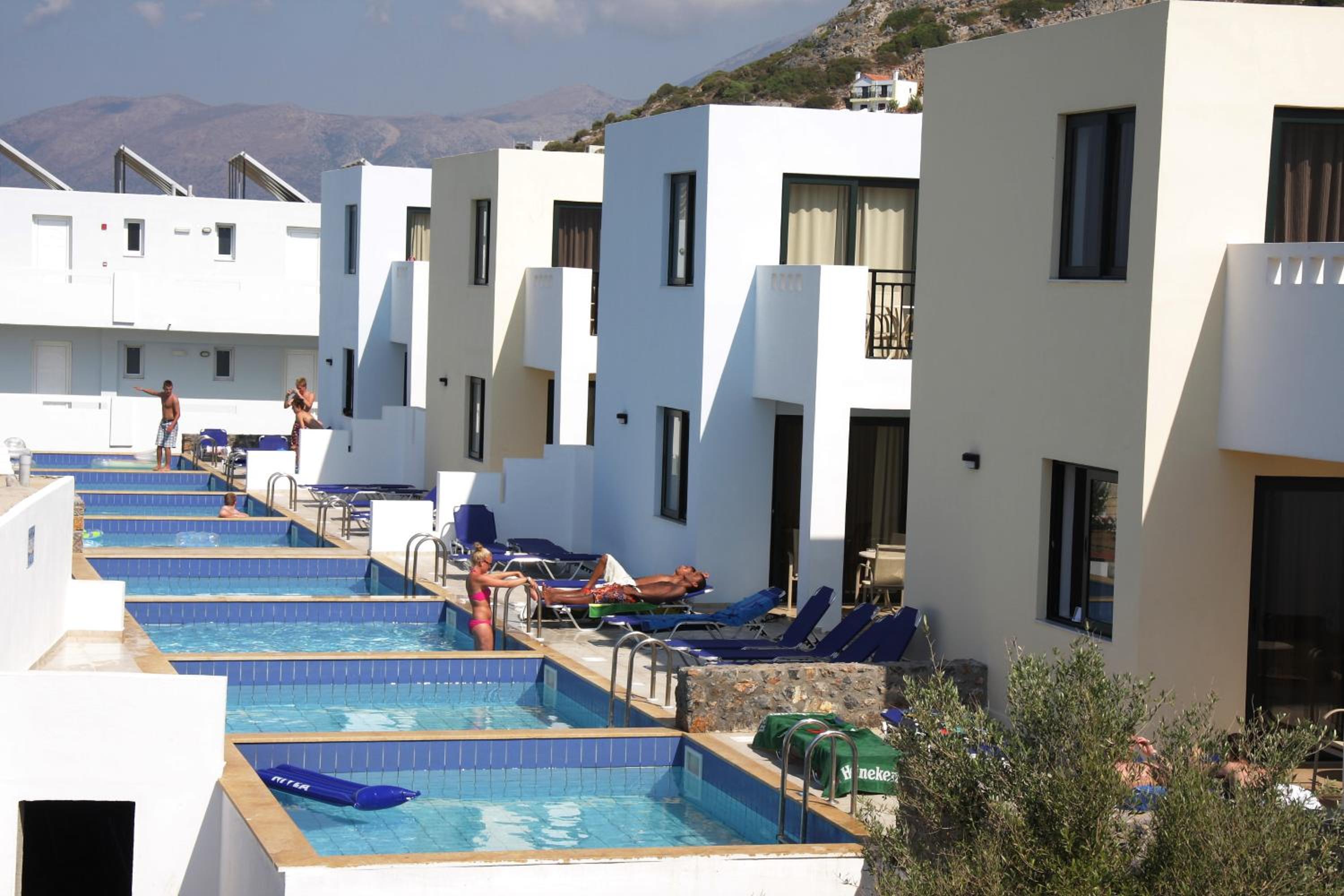 Villa with Private Pool - Photo 6