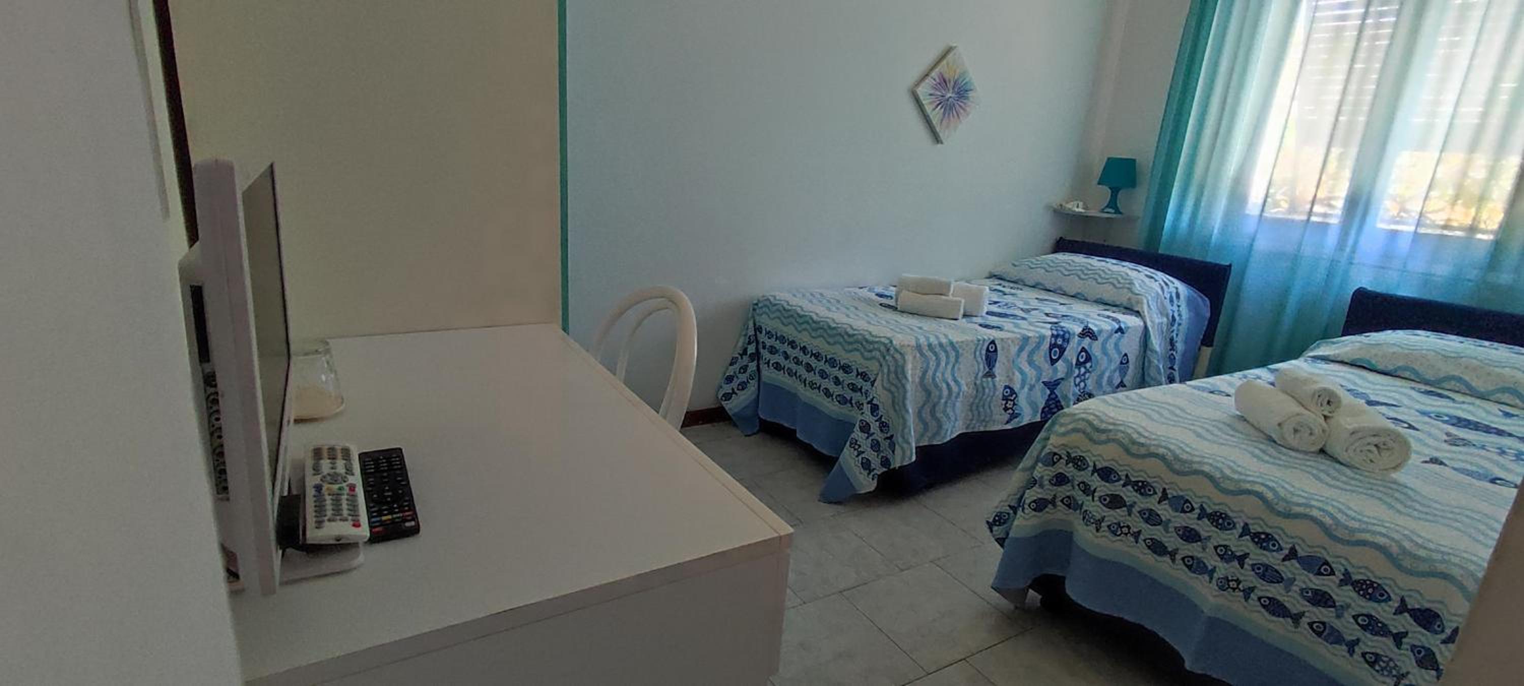 Economy Twin Room photo 3