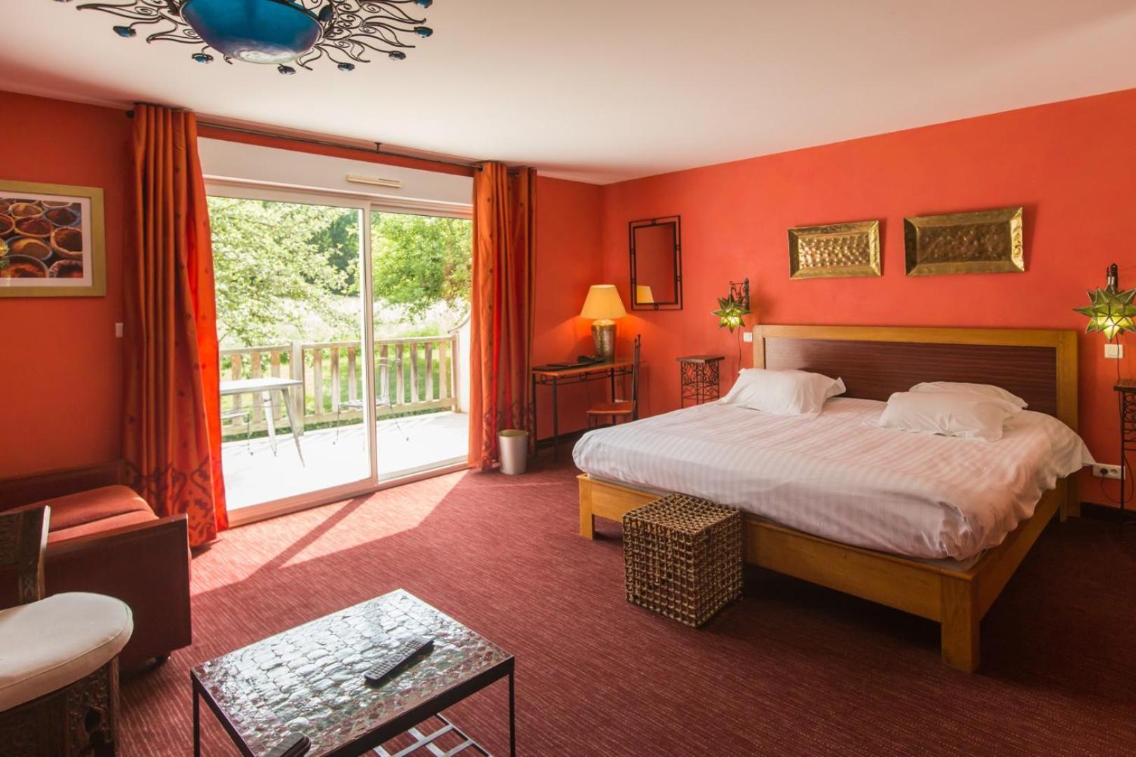 Suite - Photo 1