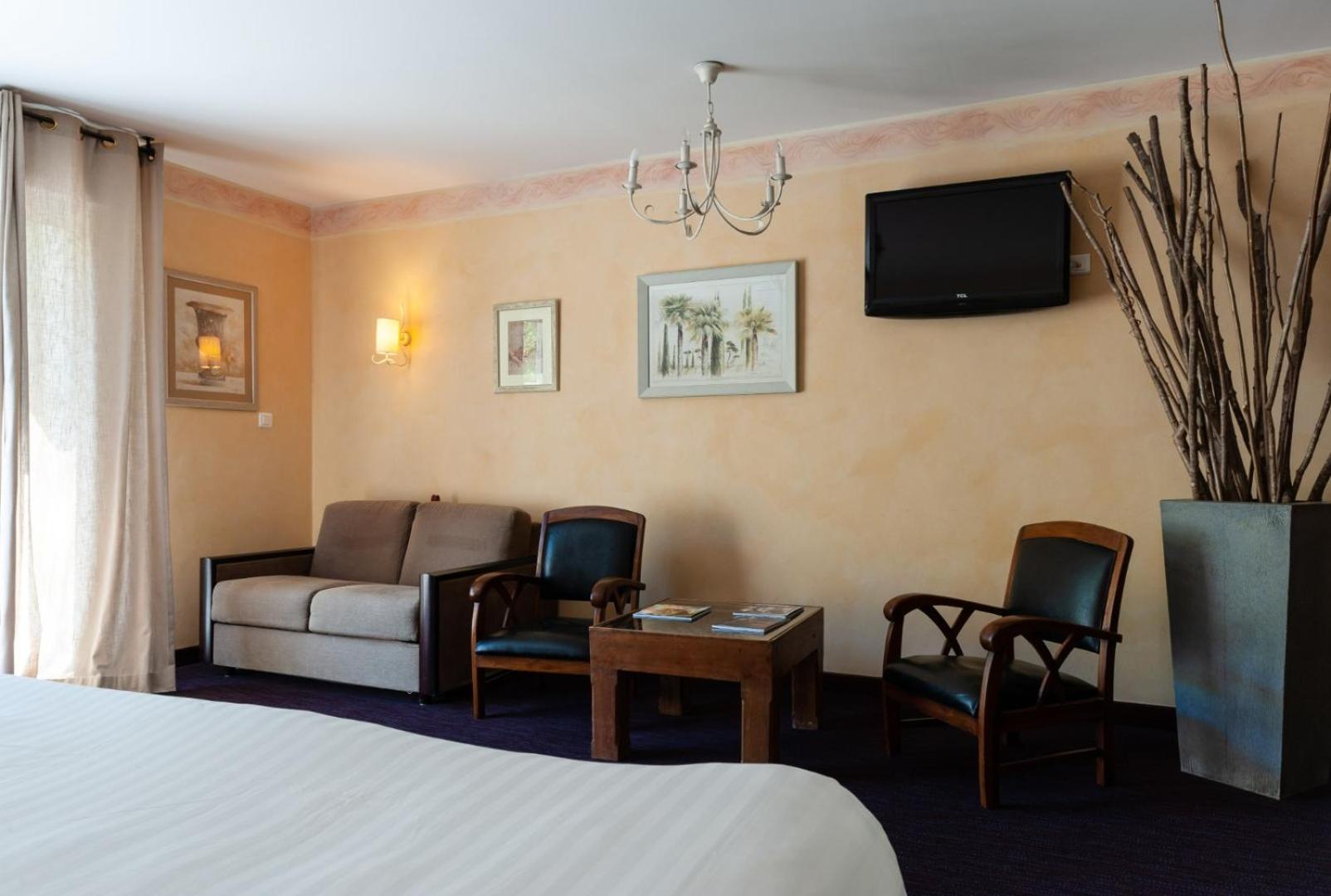 Suite - Photo 3