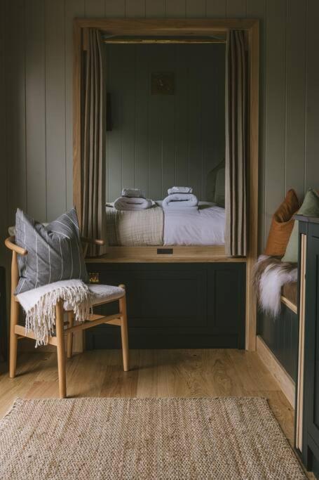 One-Bedroom Apartment - Photo 1