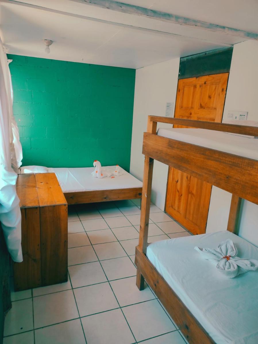 Economy Triple Room with Shared Bathroom photo 2