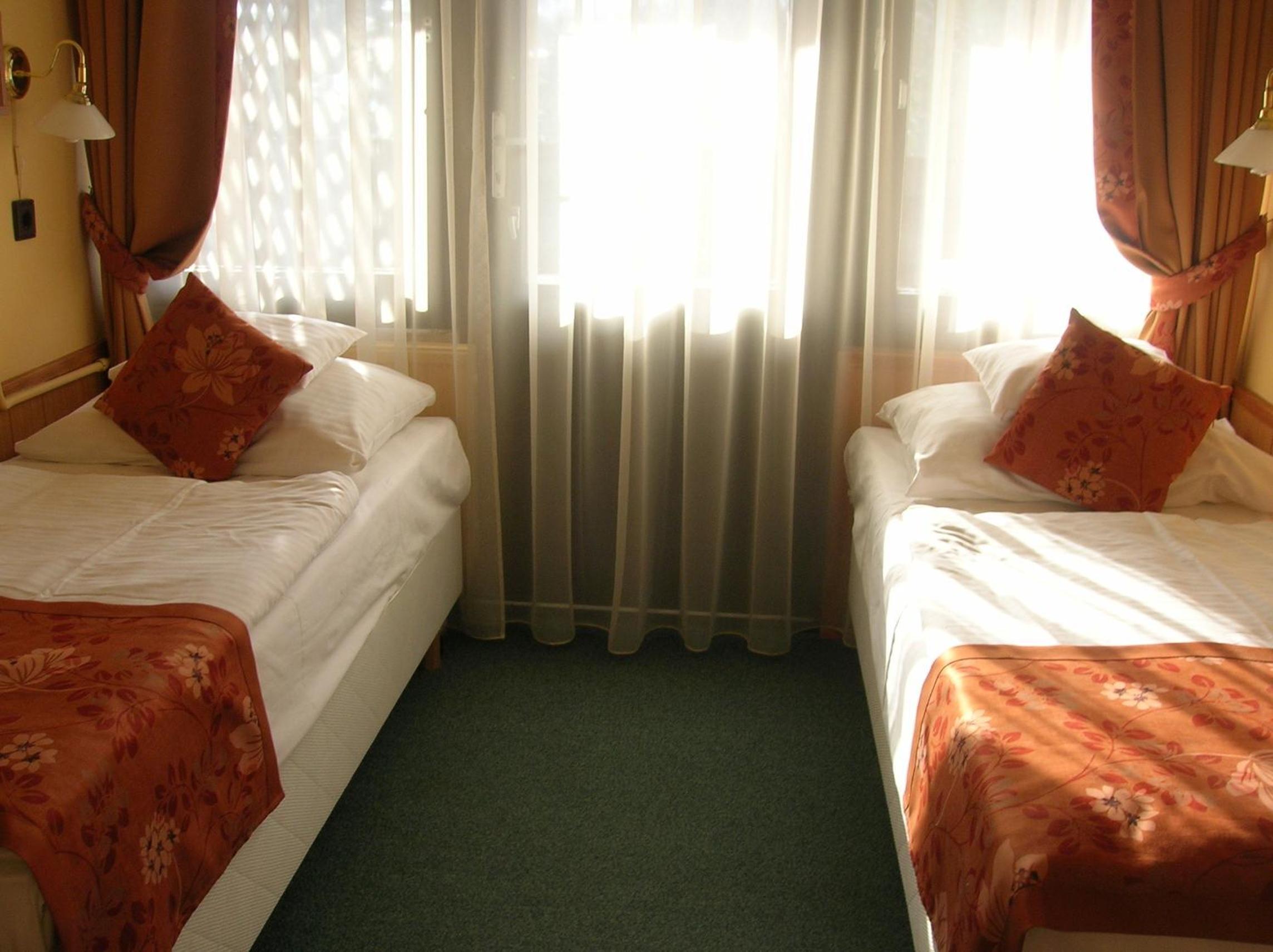 Twin Room with Balcony - Photo 16