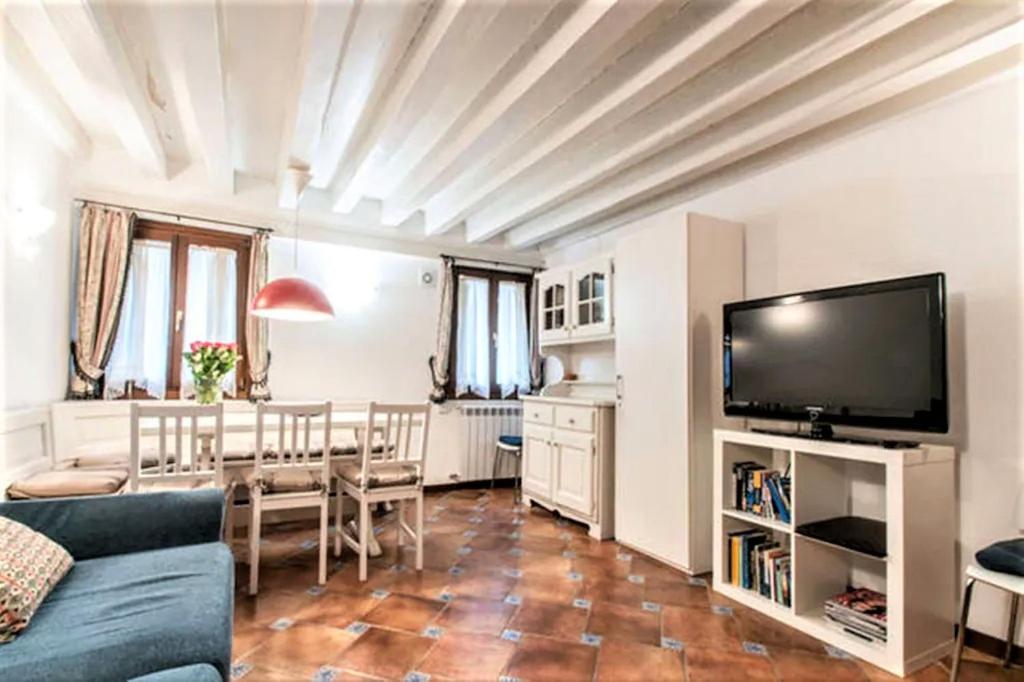 Three-Bedroom Apartment photo 1
