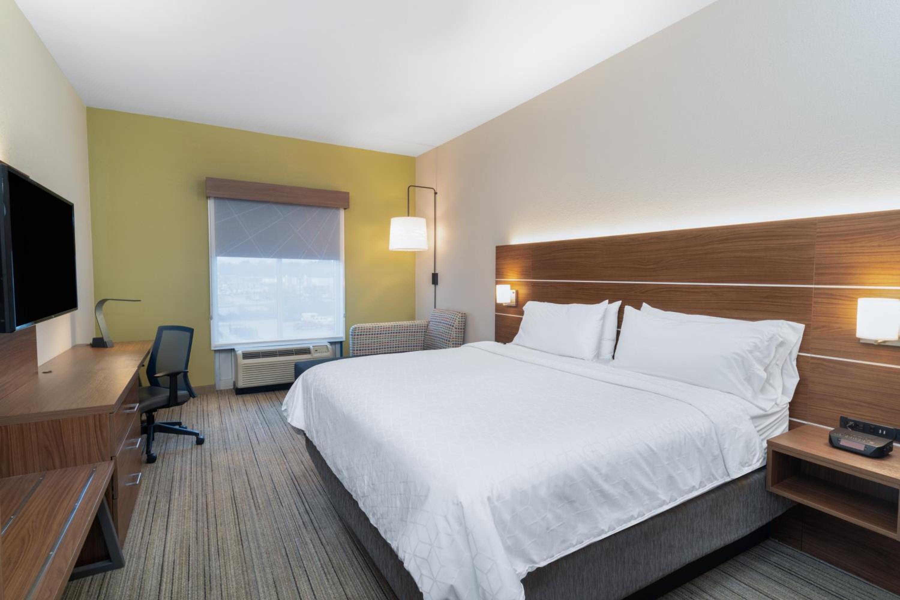 Standard King Room - Photo 4