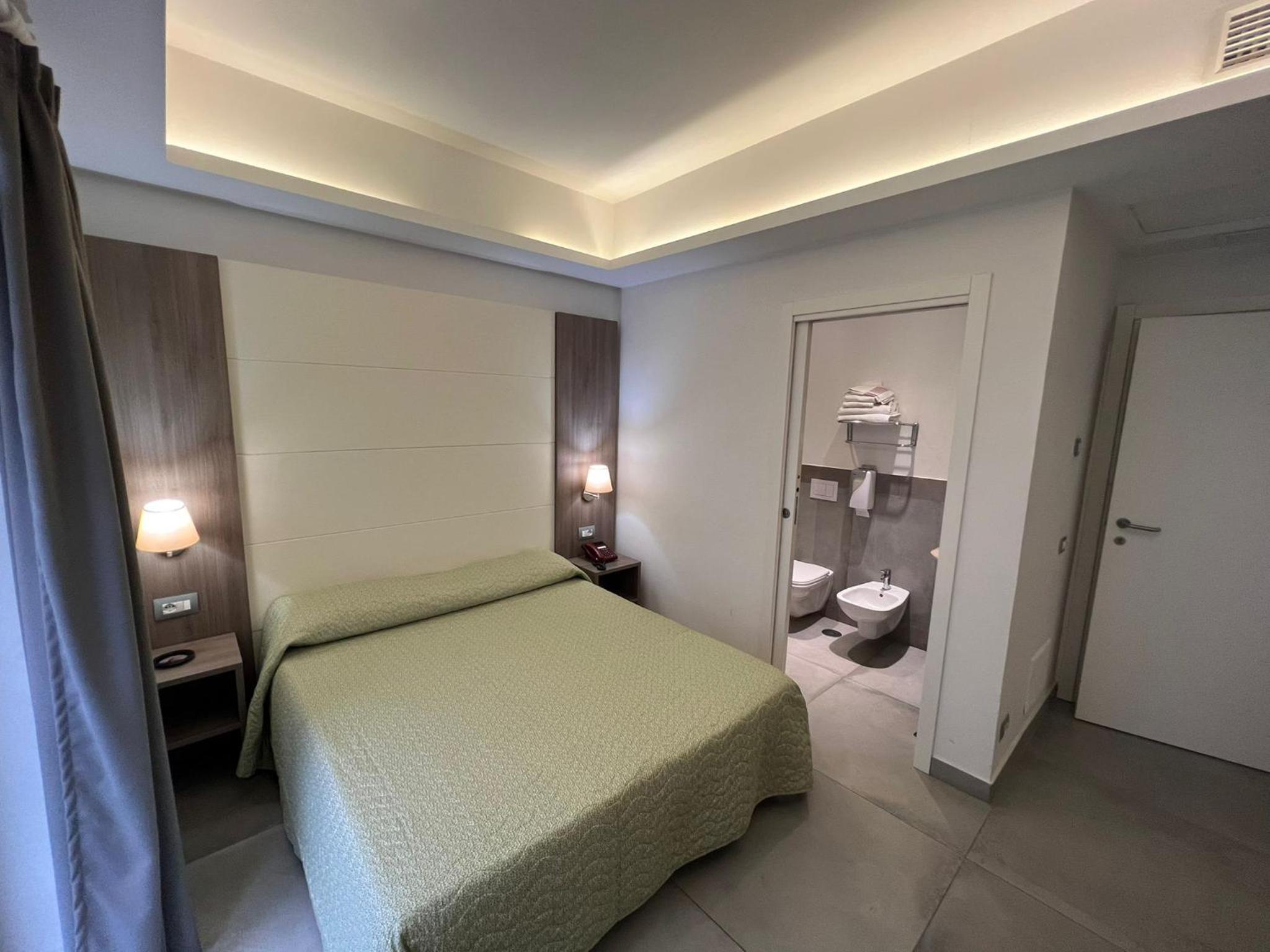 Standard Double Room - Photo 1
