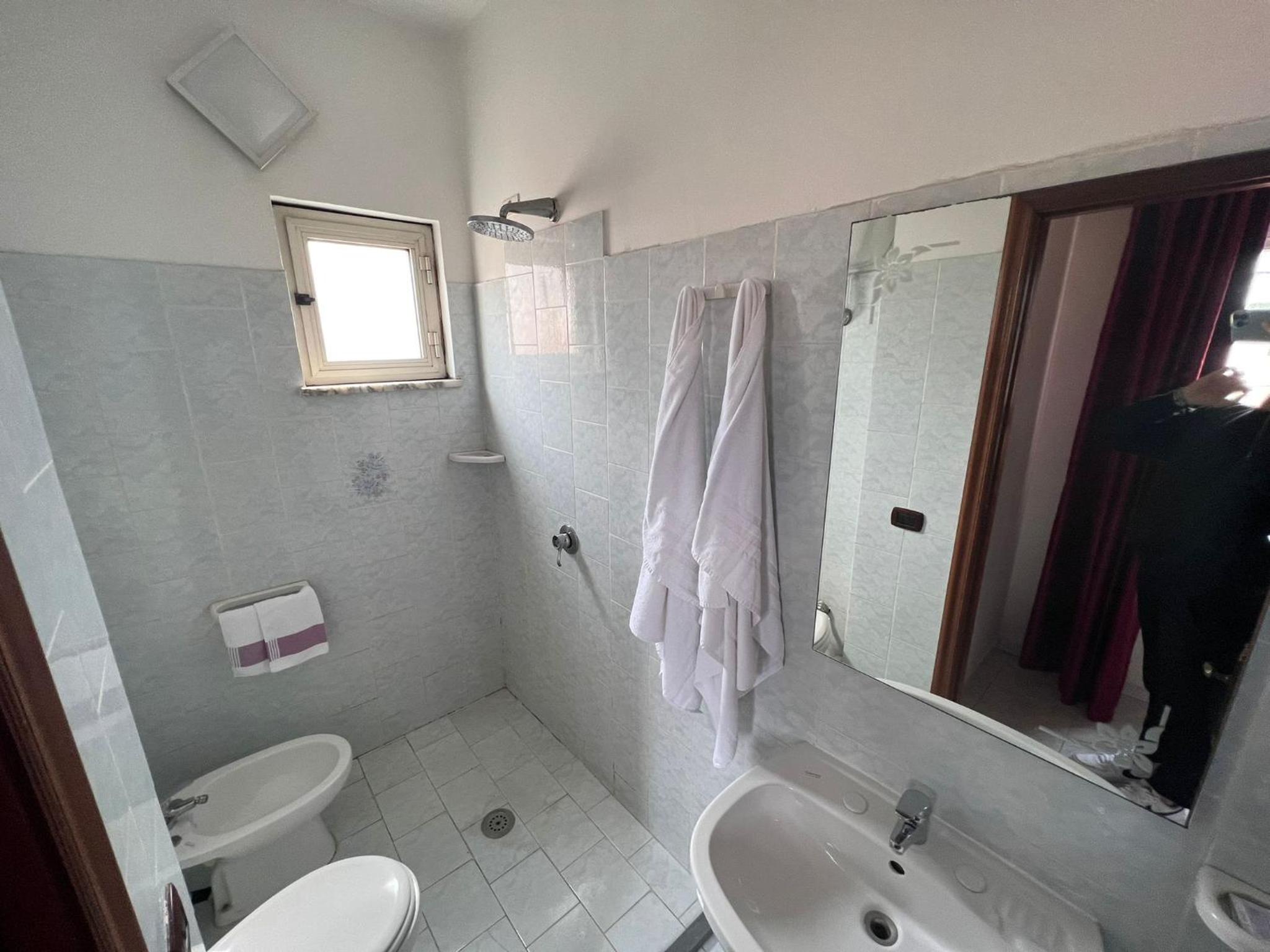 Deluxe Quadruple Room - Photo 4