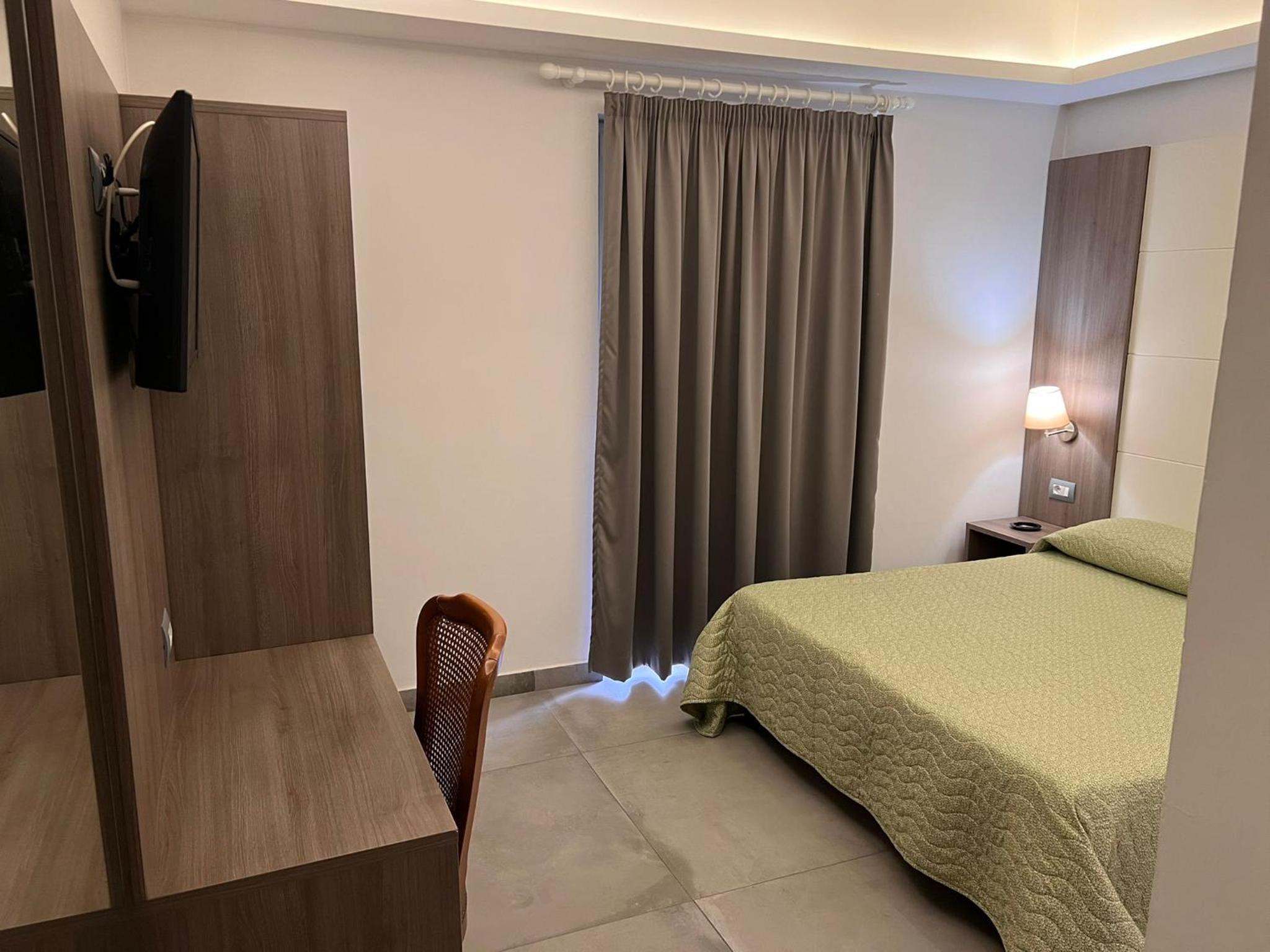 Standard Double Room - Photo 6