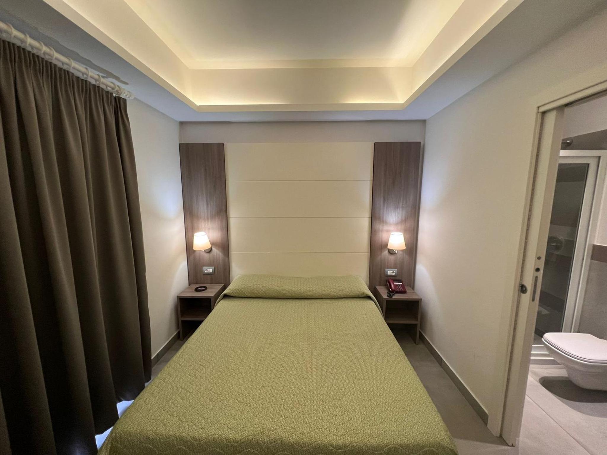Standard Double Room - Photo 2